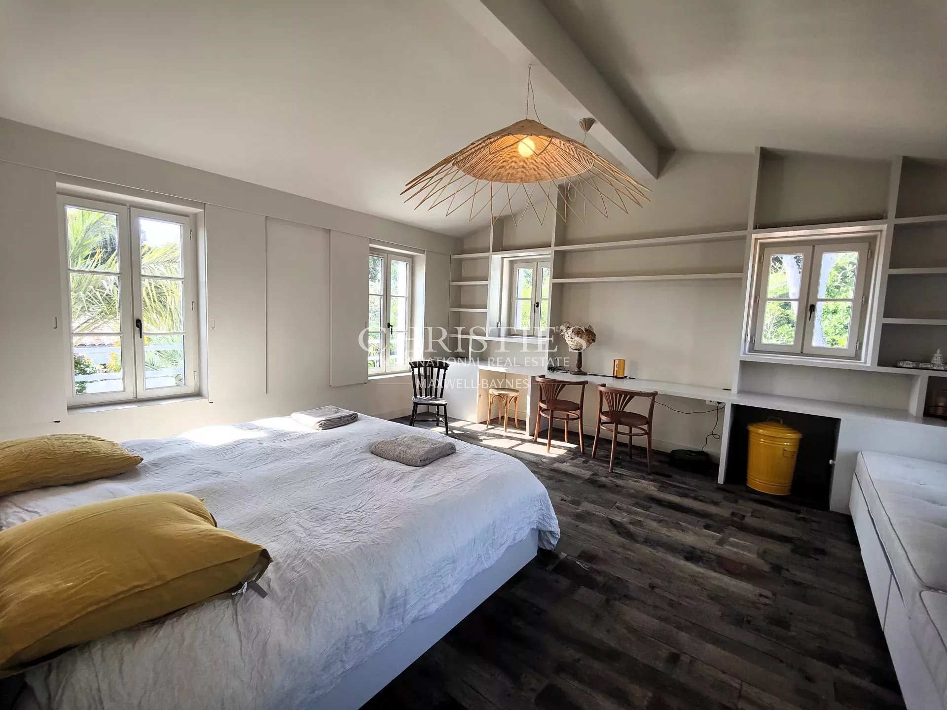 6 Bedroom Villa/Townhouse's Image 21