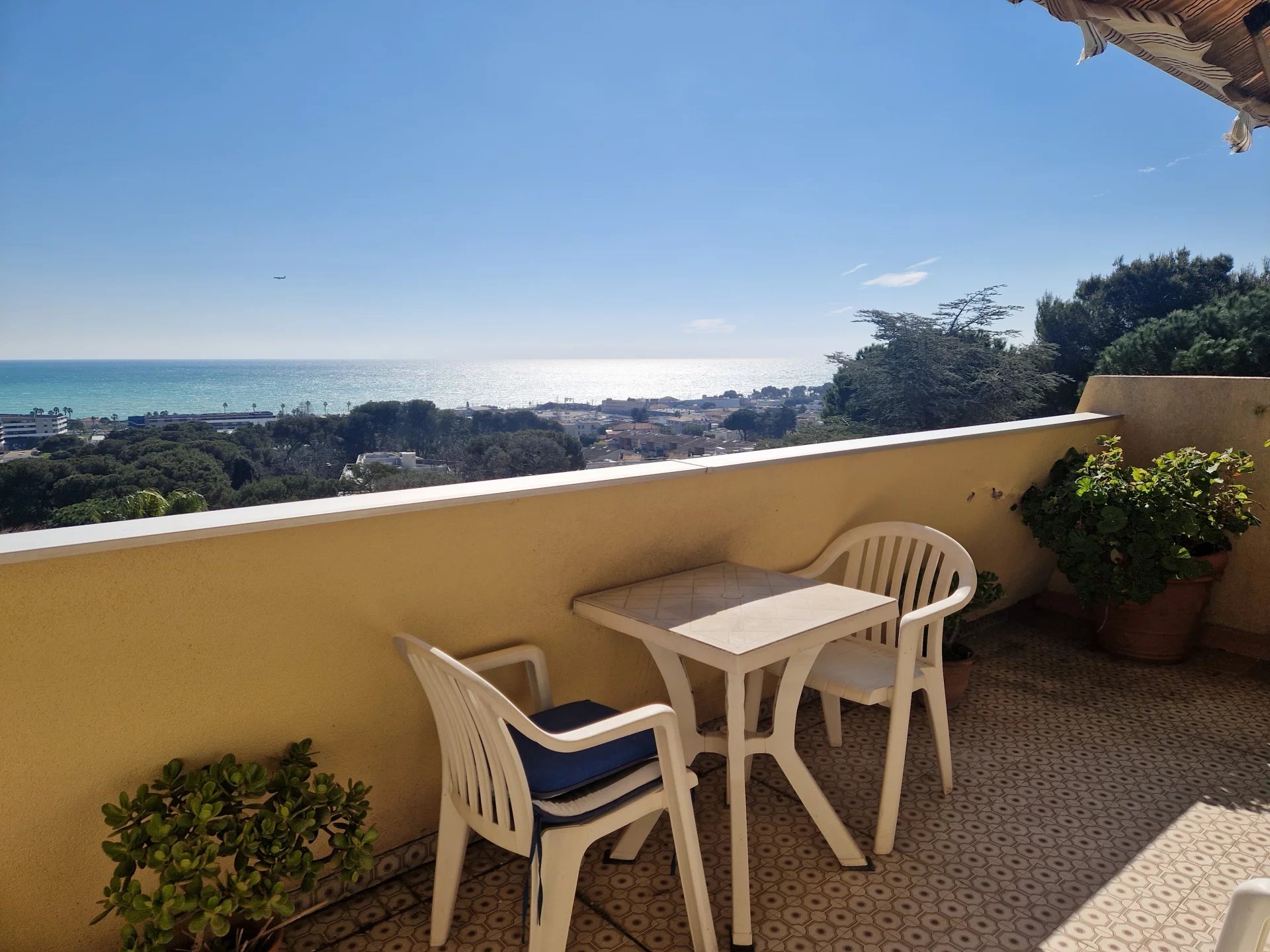 EXCLUSIVITE : F3 complet offrant vue mer panoramique