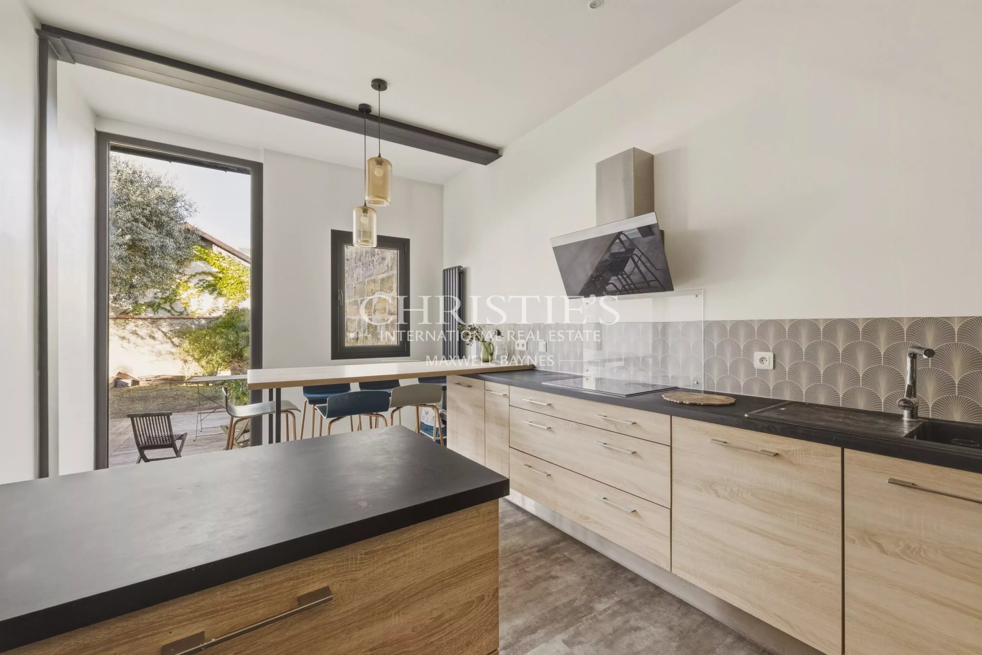 5 Bedroom Villa/Townhouse's Image 3
