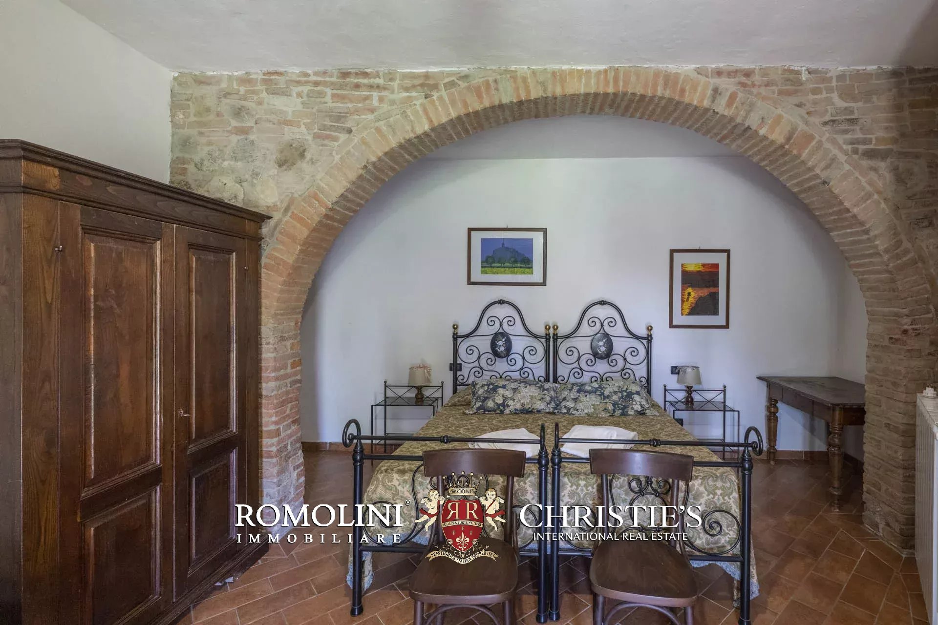 34 Bedroom Vineyard's Image 86