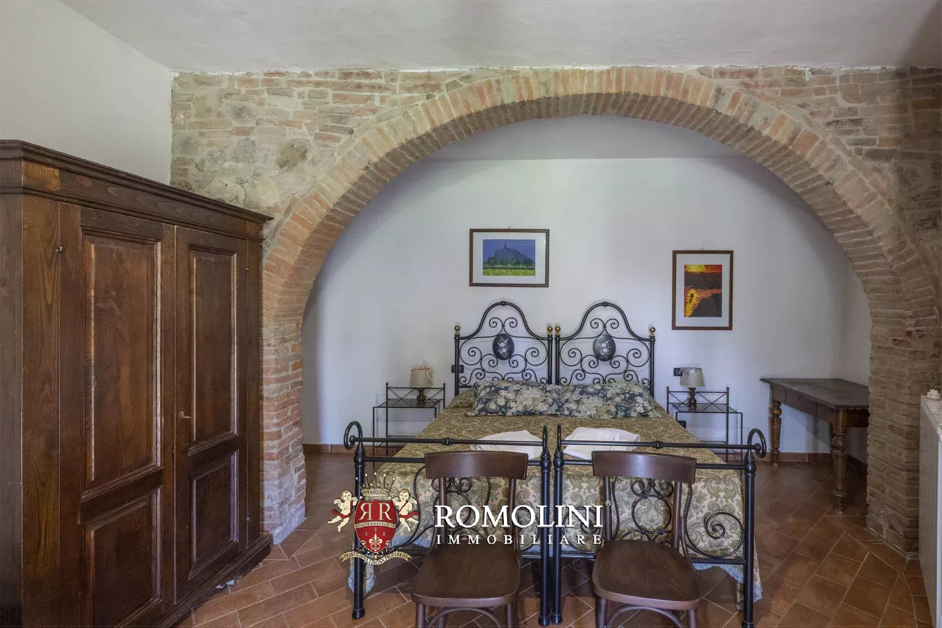 34 Bedroom Vineyard's Image 86