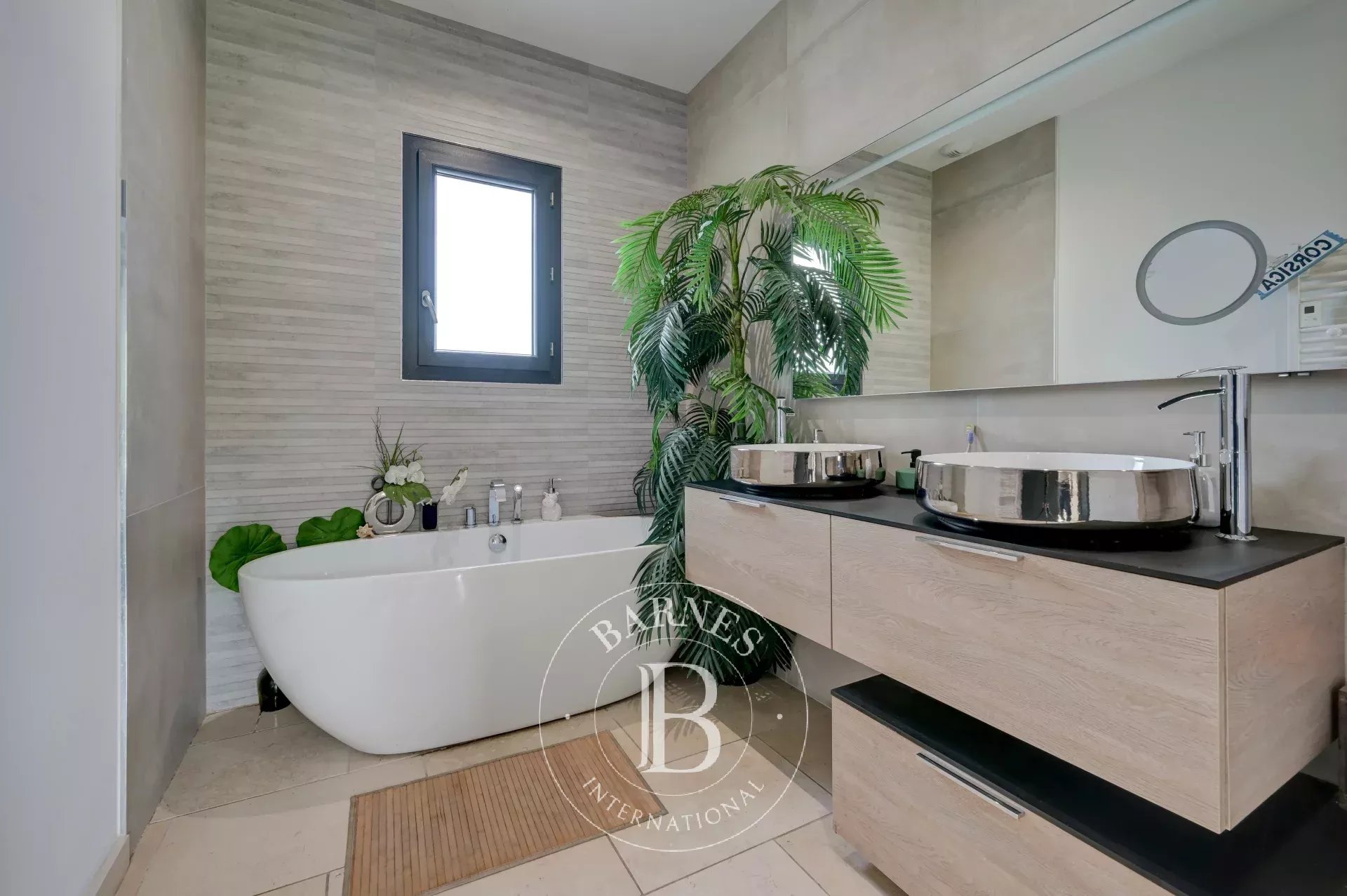 2NEAR AIX-EN-PROVENCE – CONTEMPORARY HOUSE 4,747 SQ FT – 7 BEDROOMS – HEATED SWIMMING POOL – LANDSCAPED GARDEN 0.99 ACRES – ABSOLUTE TRANQUILLITY - picture 15