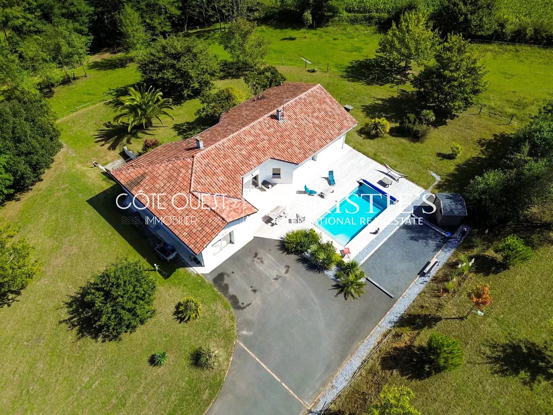 À vendre Saubrigues - Maison avec piscine au calme sur un hectare de terrain