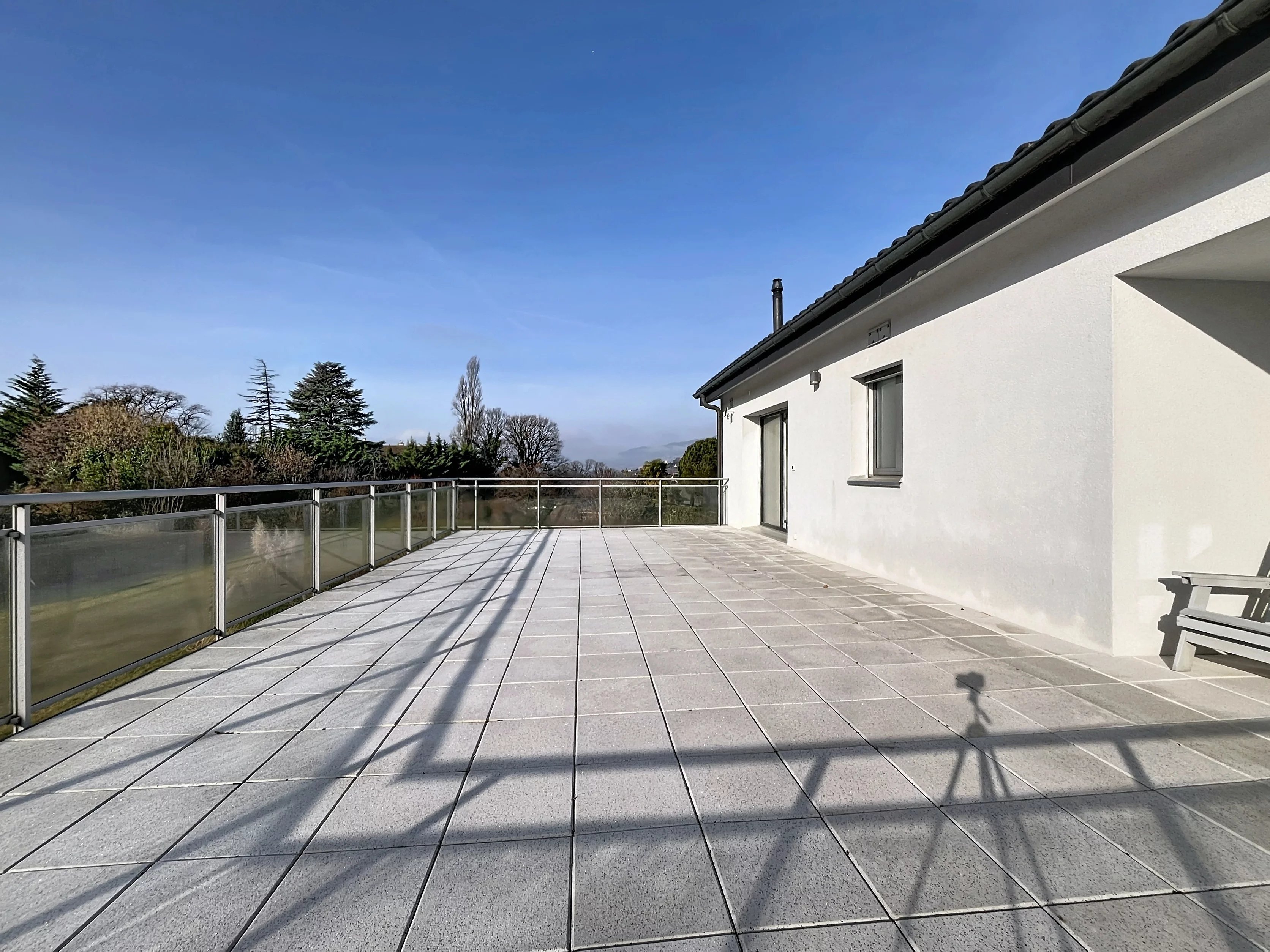 Villa lumineuse proche École Internationale