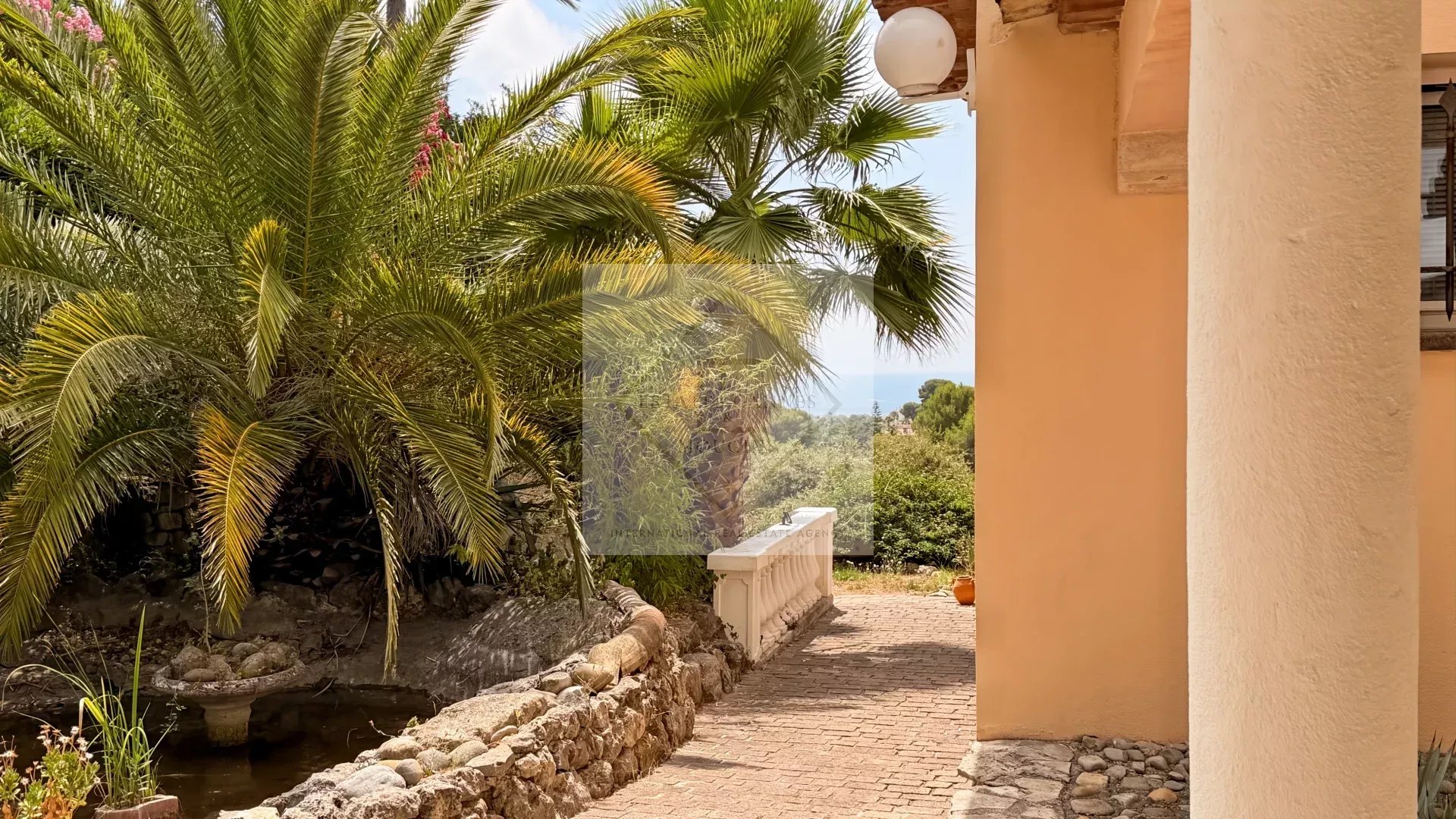 À VENDRE – VILLA DE CHARME VUE MER À ANTIBES, CALME ABSOLU — photo 3