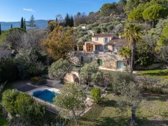 Charming villa with panoramic views in the heart of a sought-after private estate — photo 1 of 7