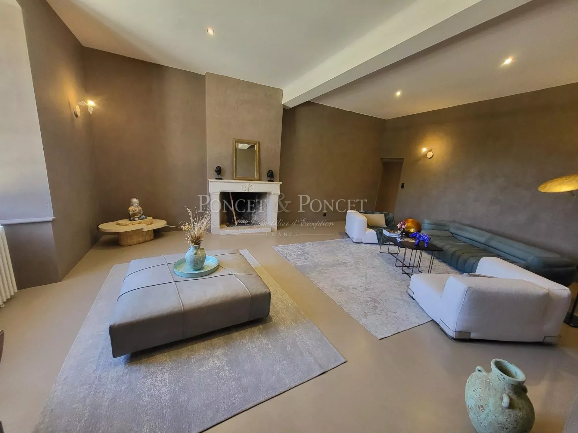 5 Bedroom Villa/Townhouse's Image 7