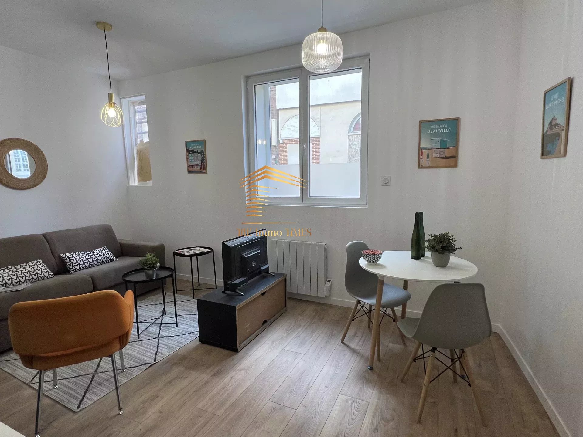 Rouen Rive Droite. Bureau Rénové et meublé. Airbnb ou bureau.