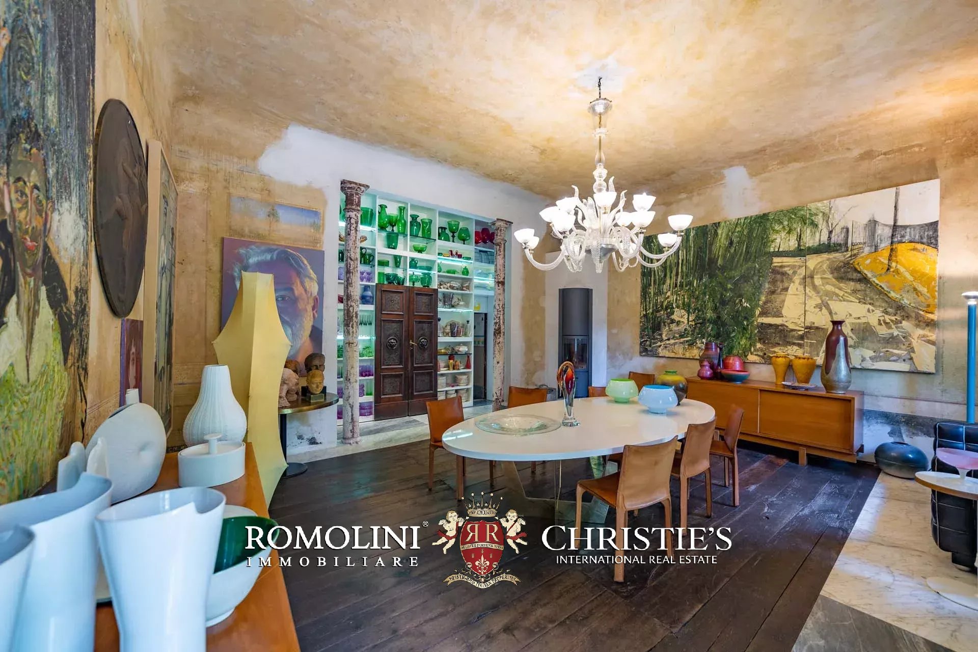 11 Bedroom Villa/Townhouse's Image 11