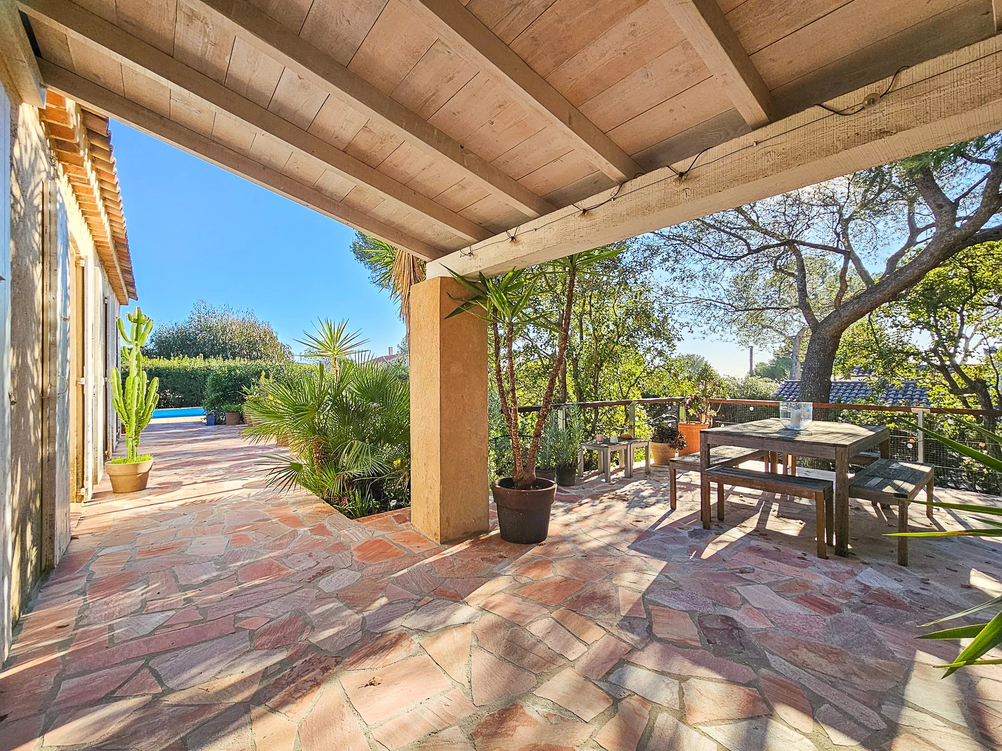 Belle propriété plein sud avec piscine et jardin arboré à Saint-Raphaël