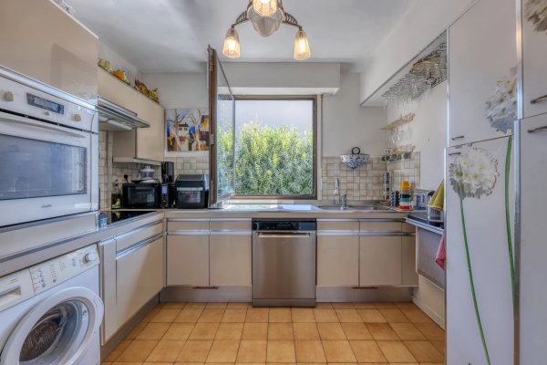 CANNES, Petit Juas – 3-room flat with swimming pool, garage, parking space and cellar — photo 5