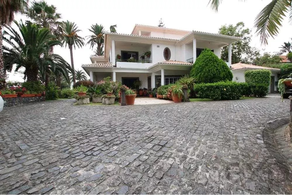 MADEIRAN MASTERPIECE WITH SEA AND MOUNTAIN VIEWS. ...For the discerning few wanting to own a masterpiece of Madeiran history!
