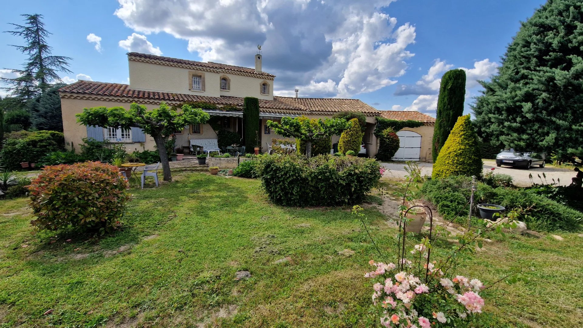 À acheter sur Saint-Cannat : Maison de 153m² sur 4610m² de terrain