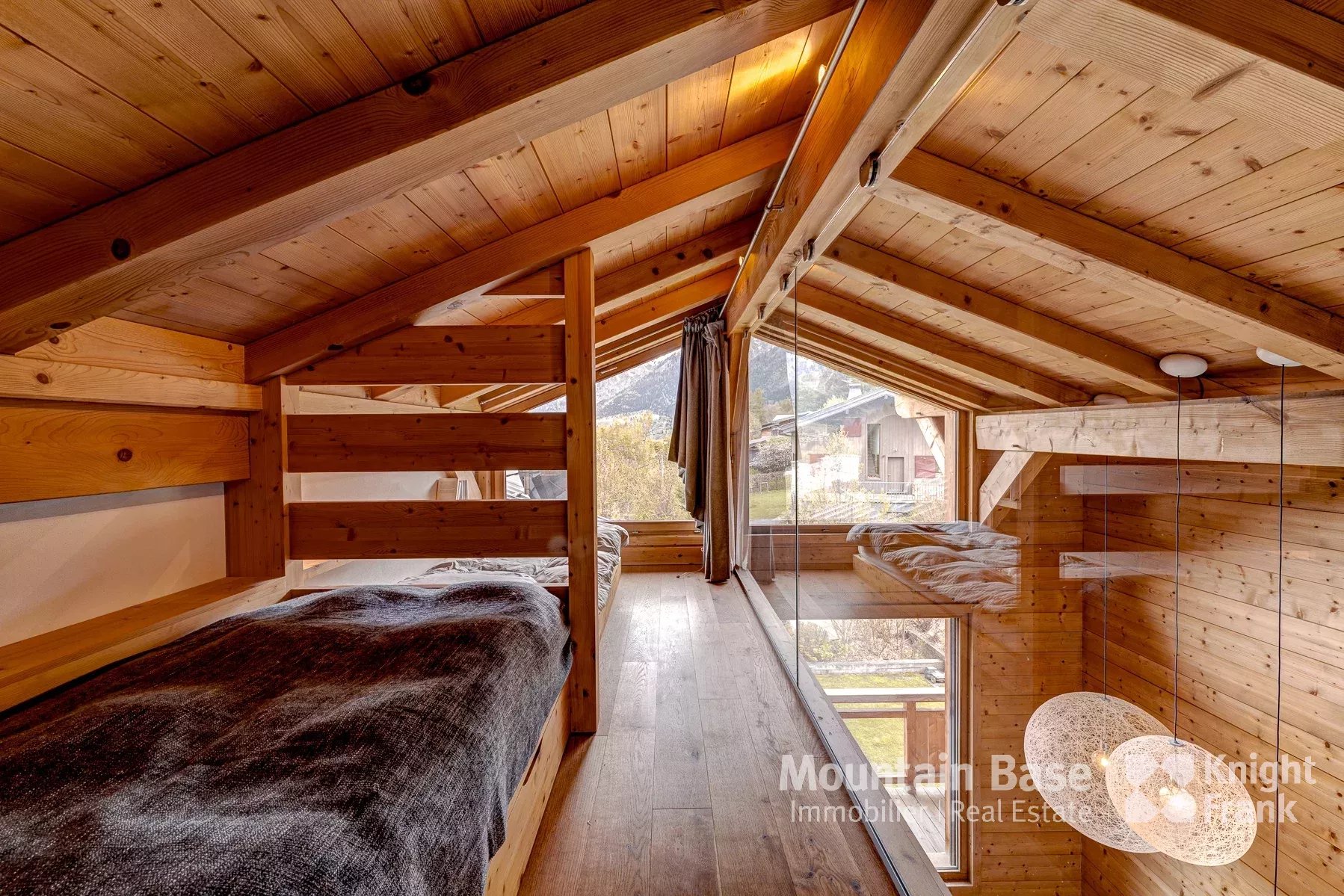 Photo of Beautifully finished 5 bedroom chalet with independent apartment in Les Houches