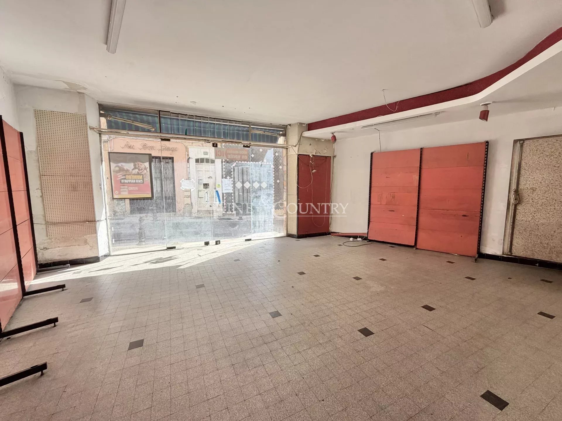 Photo of Building for sale in Le Cannet, to renovate