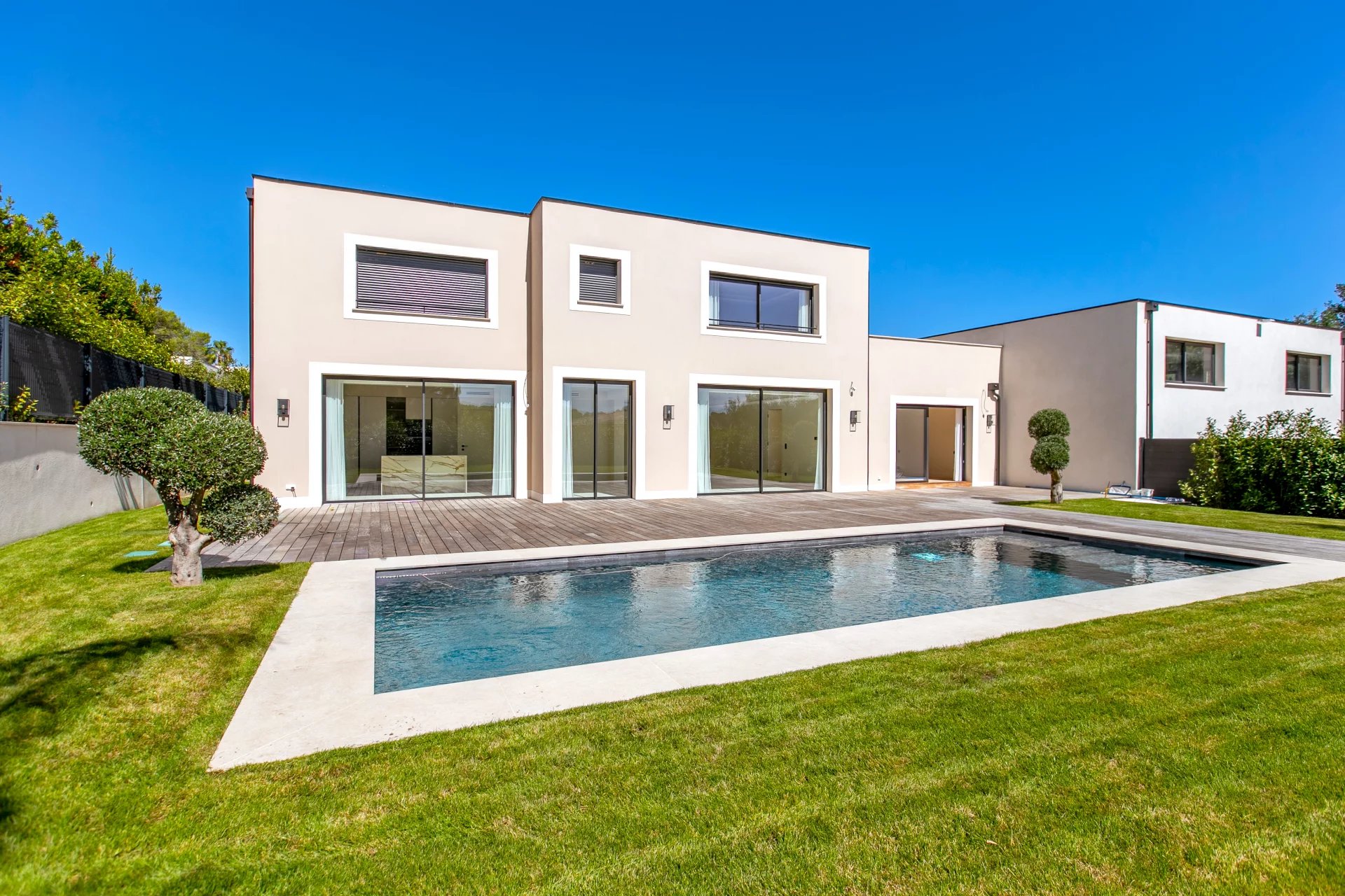 Mouans-Sartoux - Moderne Villa von 280m² auf 3 Ebenen