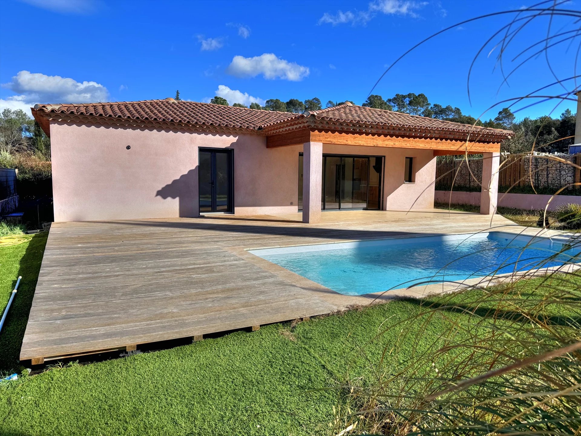 Carcès, maison neuve avec piscine et jardin