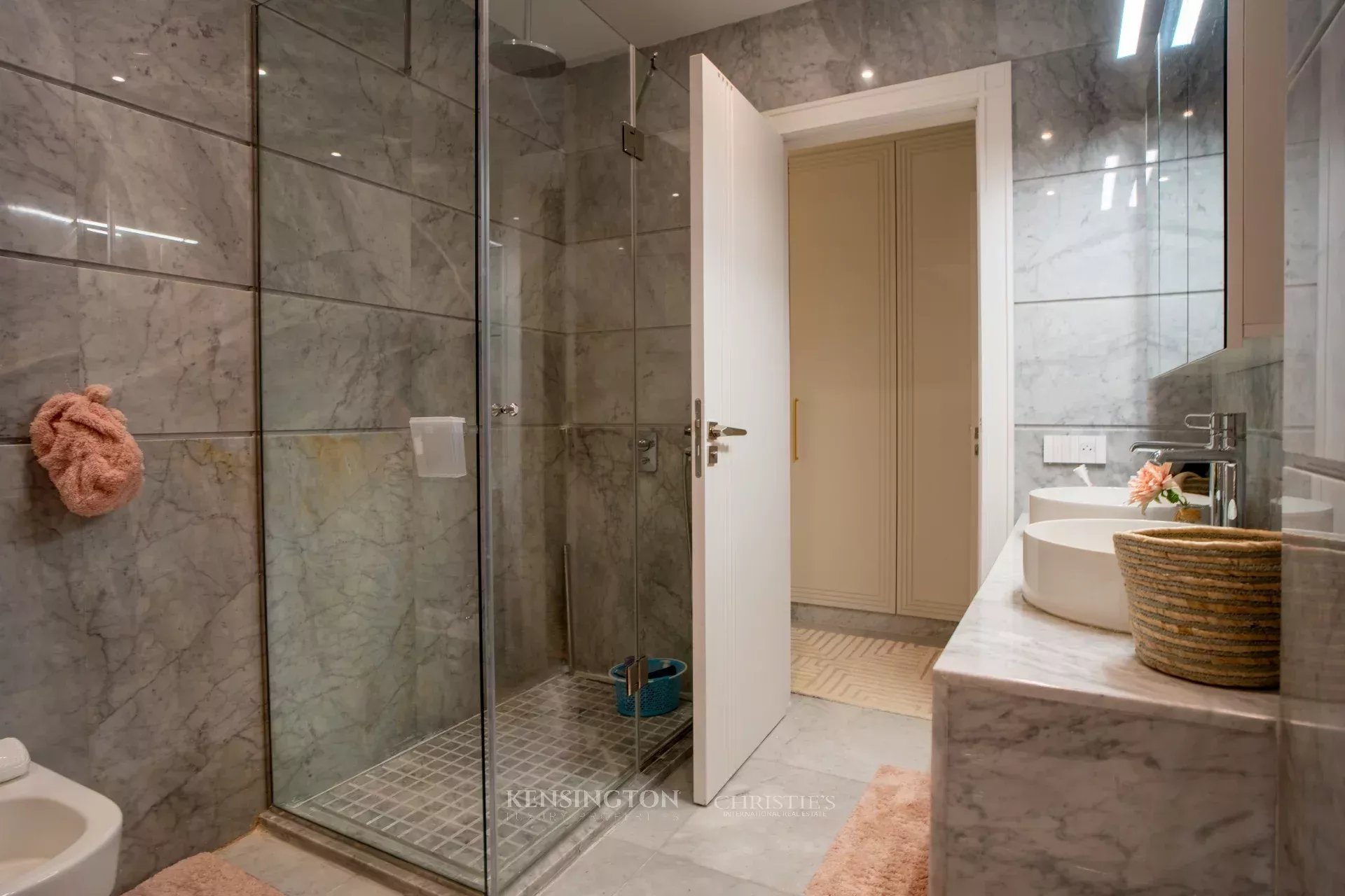 4 Bedroom Apartment/Flat's Image 8