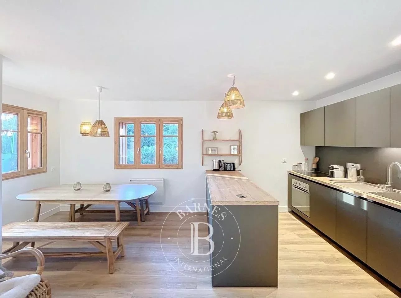 TYPICAL FERRET CAPIENNE RENOVATED VILLA, IN THE HEART OF THE CAP FERRET VILLAGE - picture 9