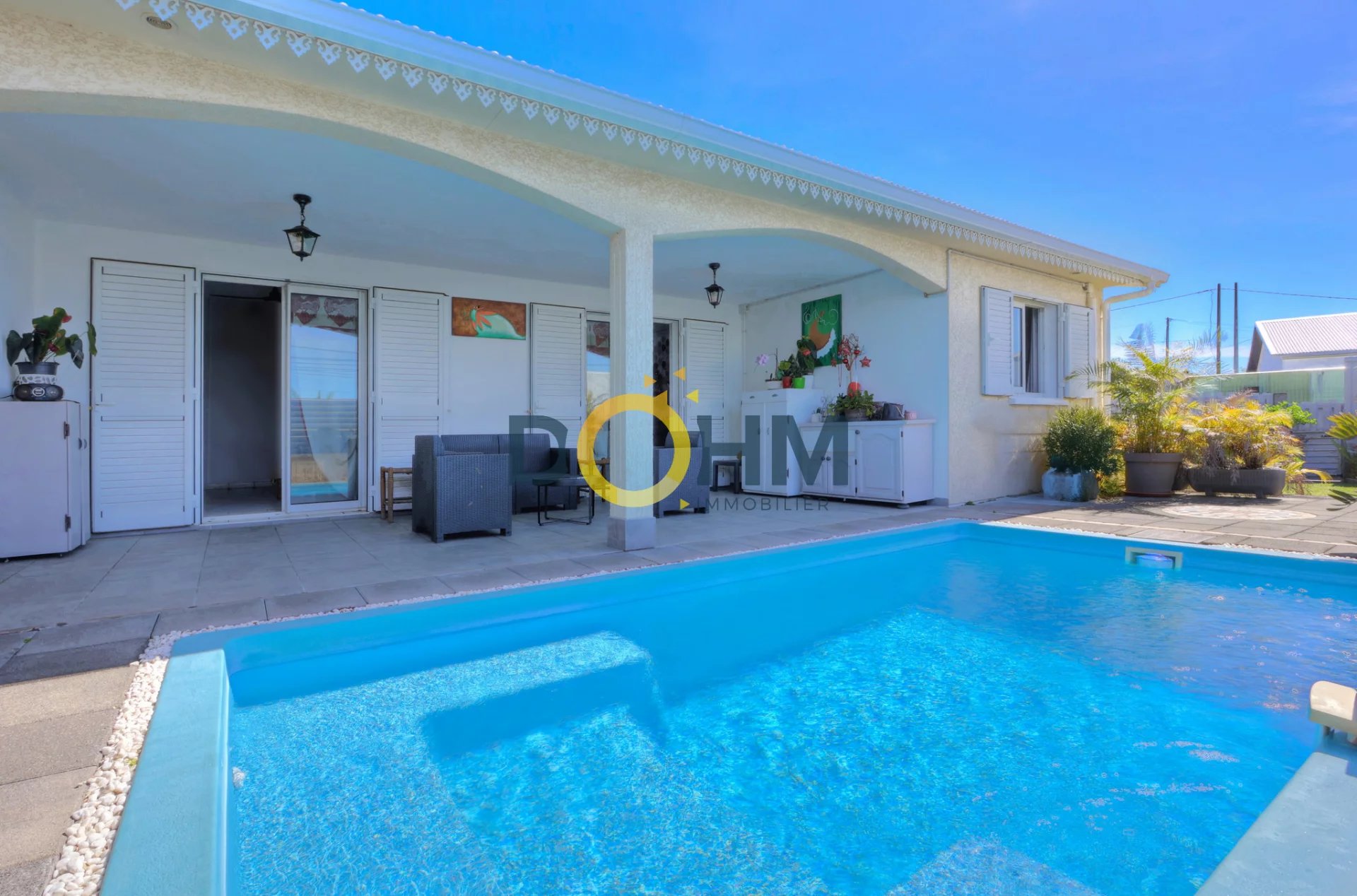 ENTREE OUEST DE SAINT JOSEPH, GRANDE VILLA F5/6 AVEC PISCINE