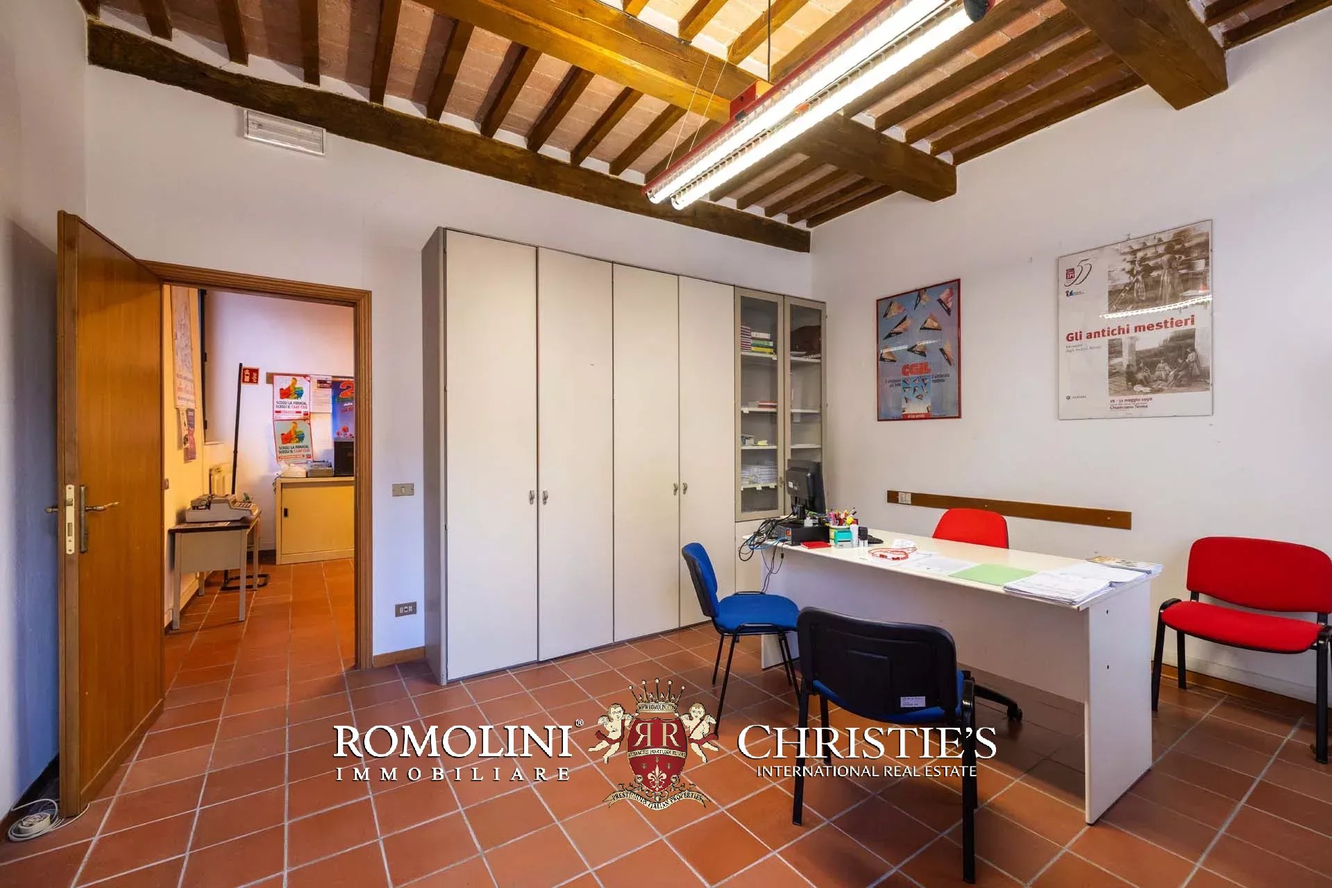 8 Bedroom Villa/Townhouse's Image 36