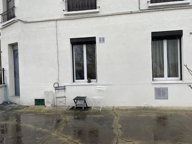 Appartement comme une maison 45,69 m2 refait à neuf, deux pièces avec terrasse.