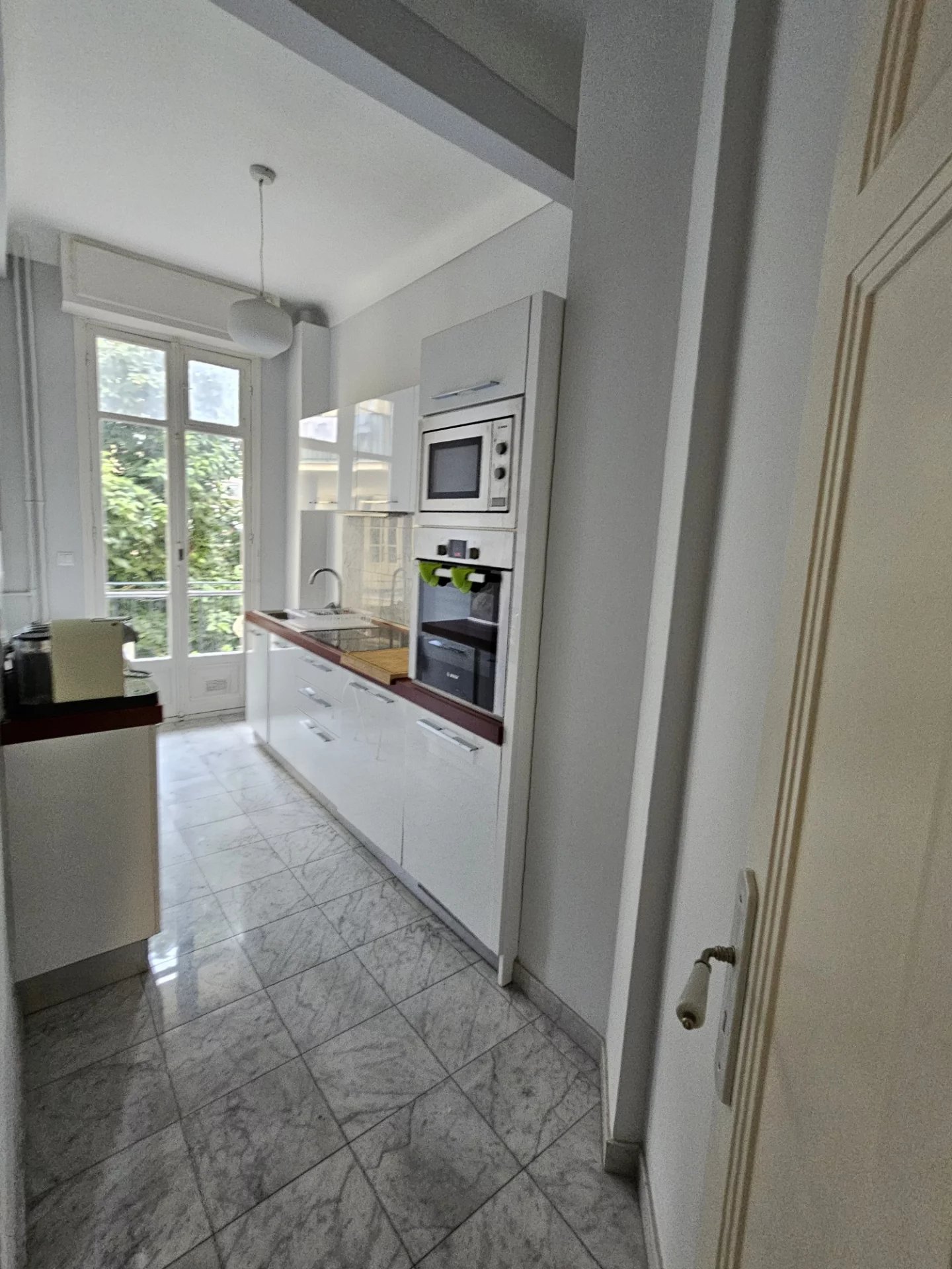 Spacious 2 room apartment in popular Carré d'Or