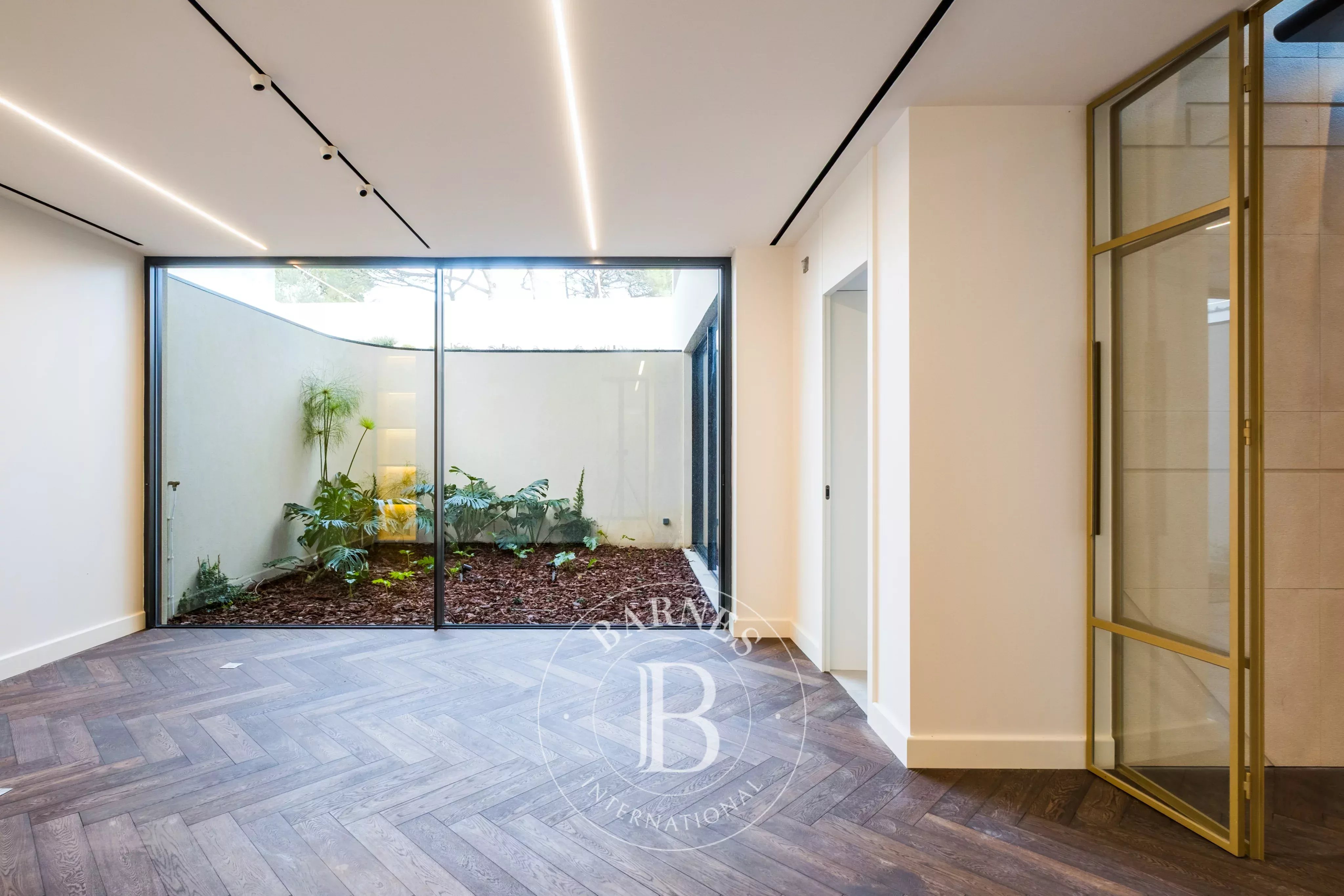 Contemporary villa in Cascais