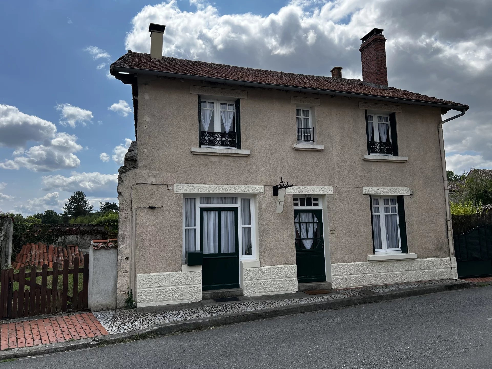 Maison indépendante en pierre, possibilité de chambres d'hôtes