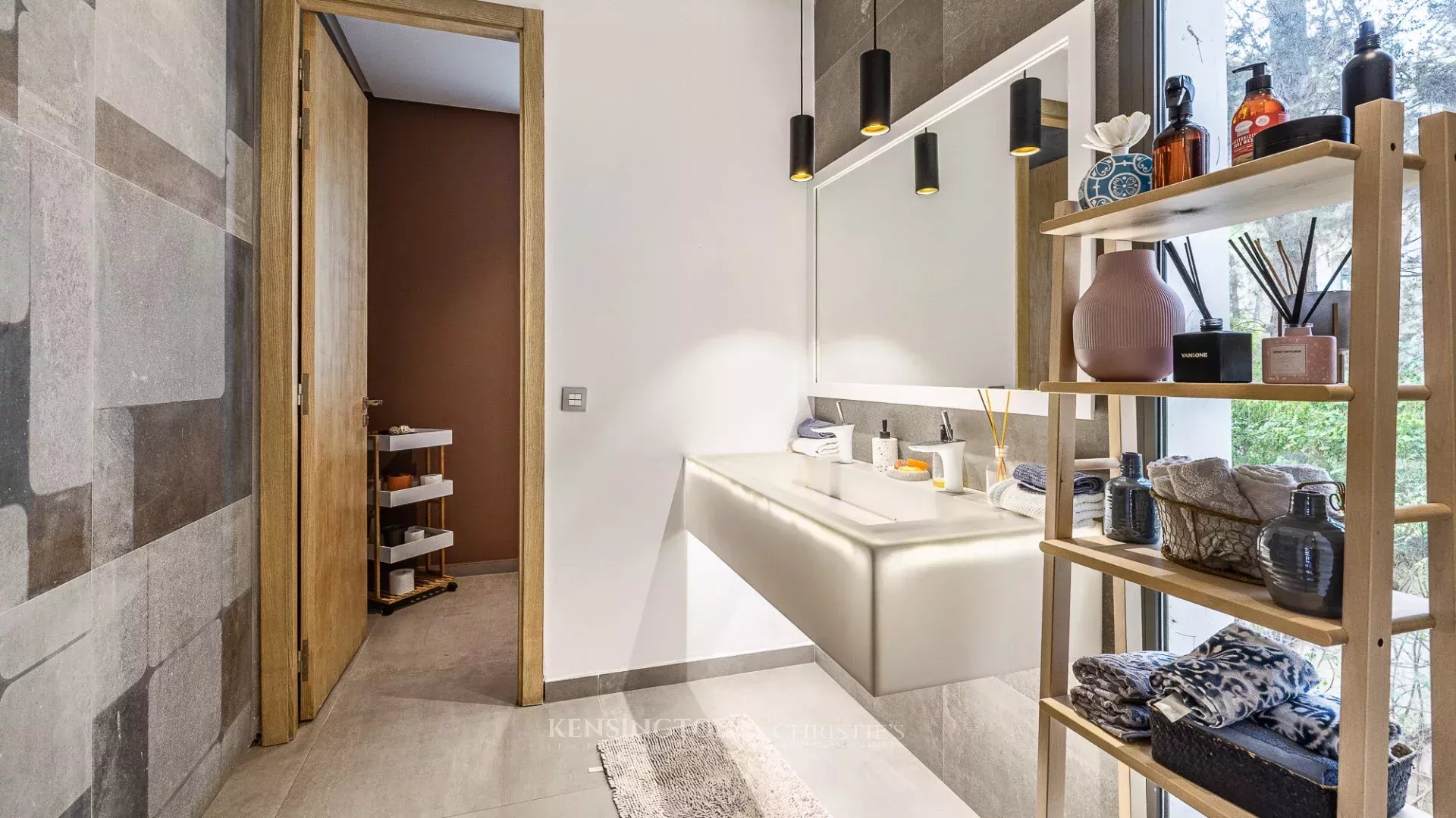 8 Bedroom Villa/Townhouse's Image 31