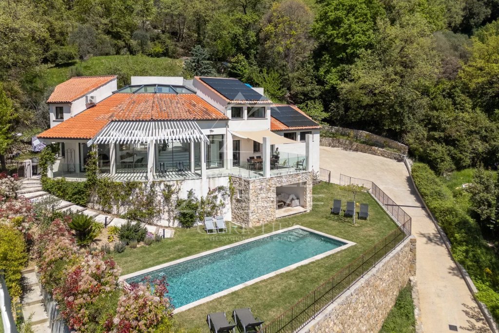 Villa for sale in Grasse — Grasse Luxury Villa for sale with Pool and Panoramic Views