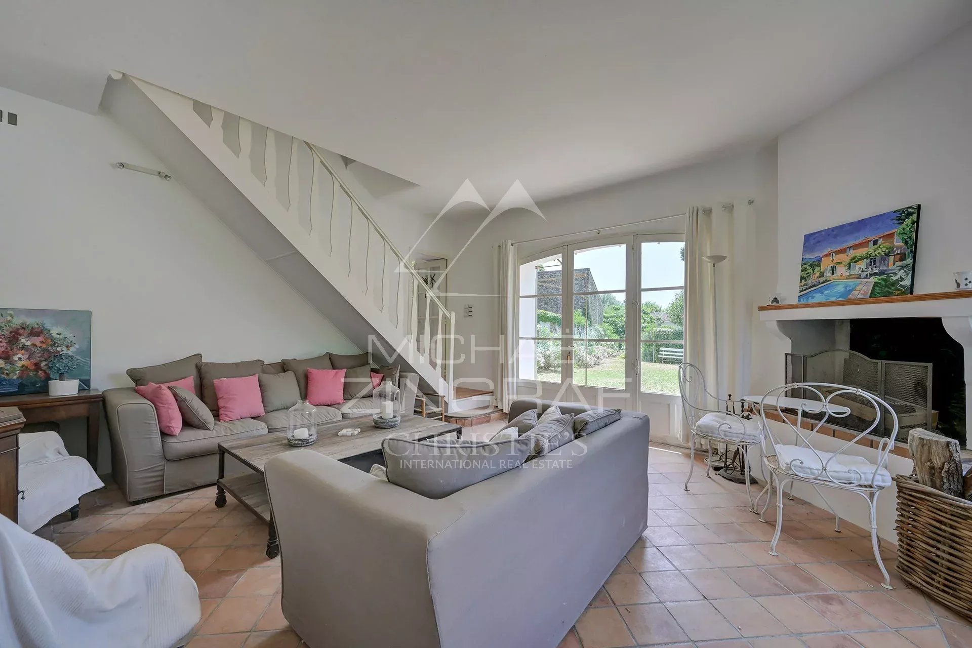 5 Bedroom Villa/Townhouse's Image 3