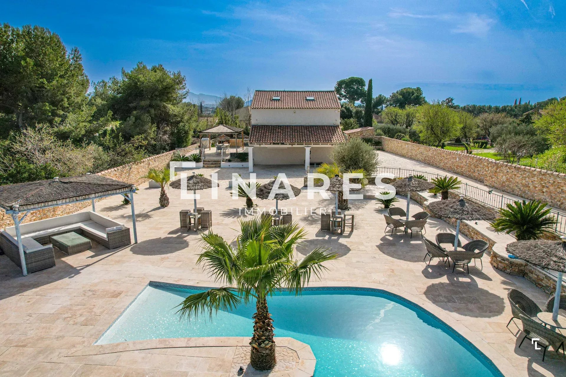 L'IMPRENABLE - Maison T8 de  200m²  - Annexe de 25m² - Parcelle 1600m² - 13013 Les Médecins