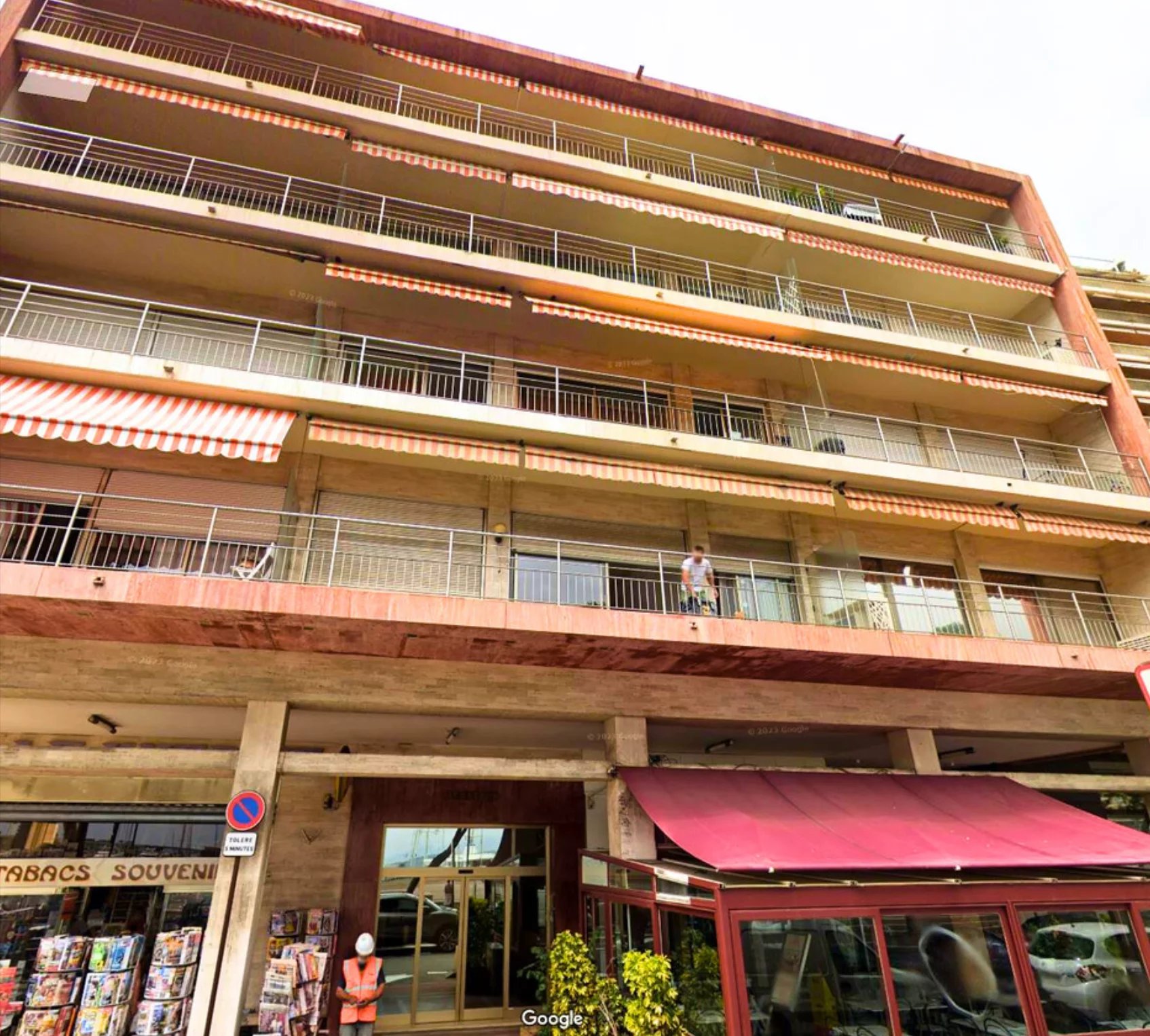 2 Caves à la vente sur le port Hercule