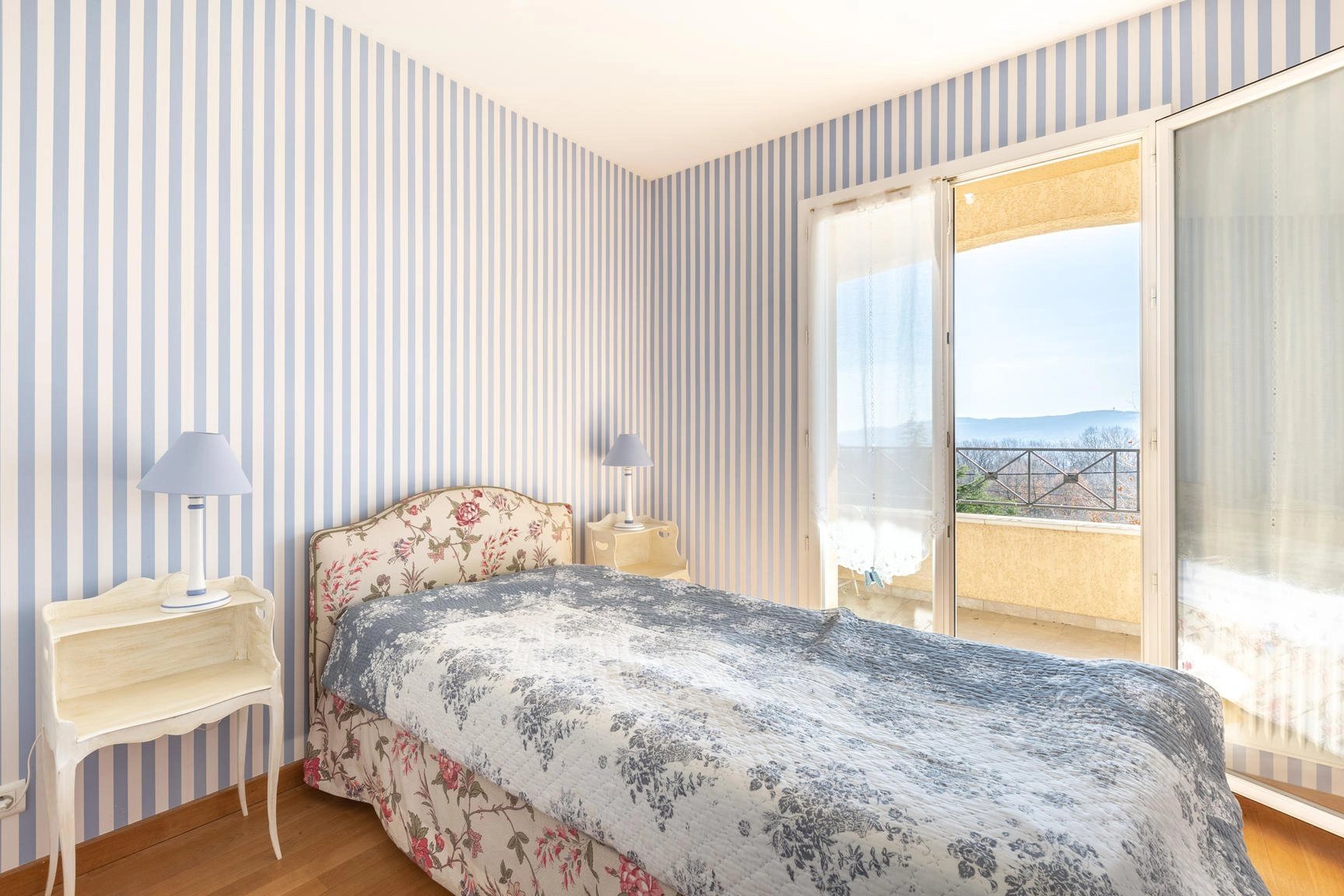 Propriété d'env 240 m² avec piscine sur Morancé