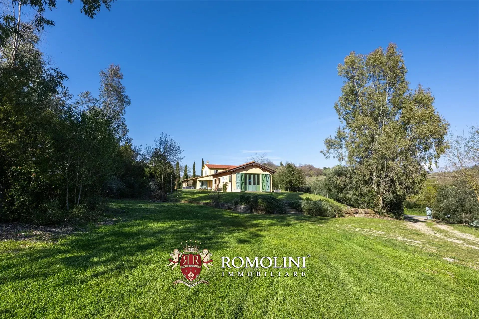 6 Bedroom Villa/Townhouse's Image 4
