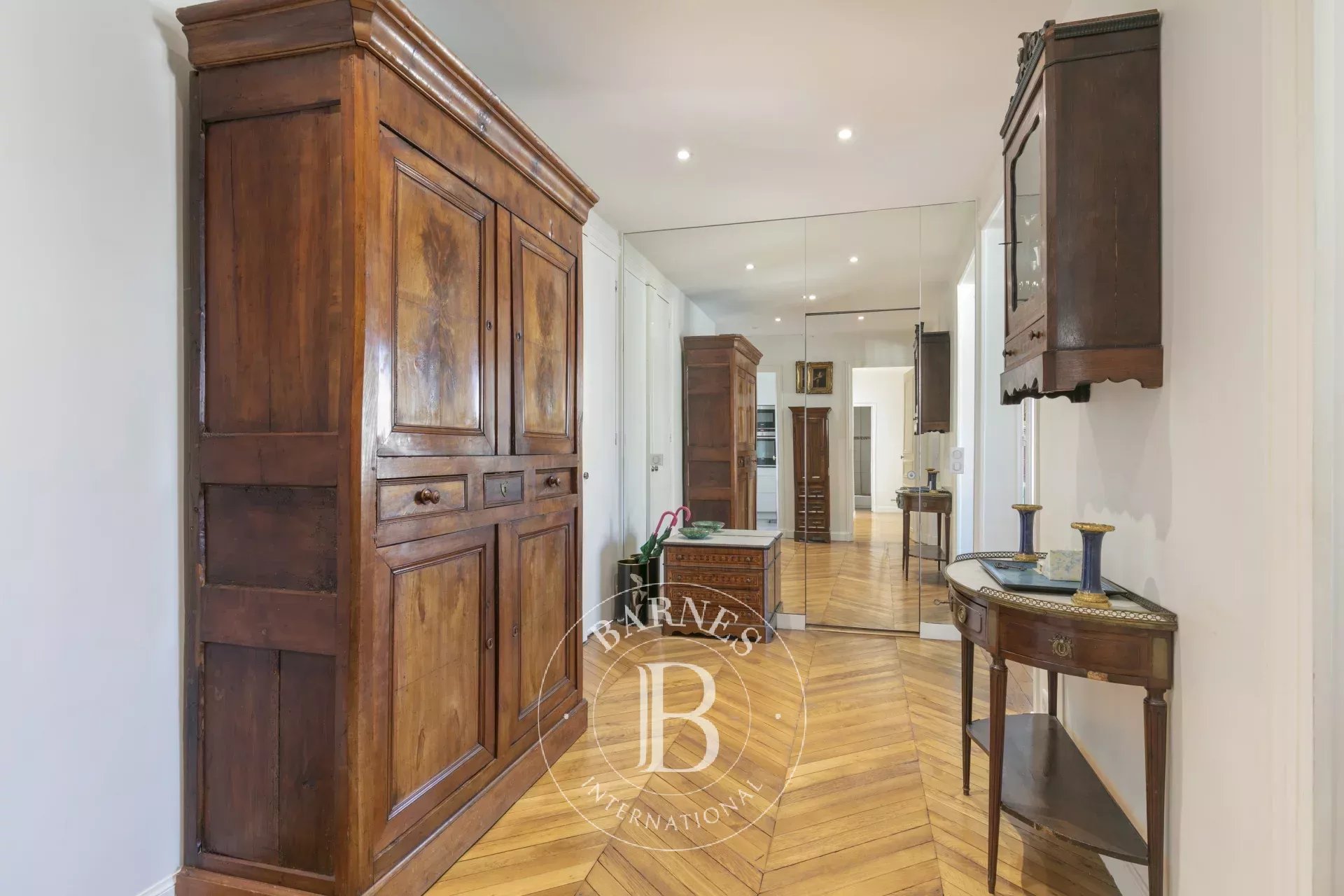 Daire Paris 8ème - picture 8