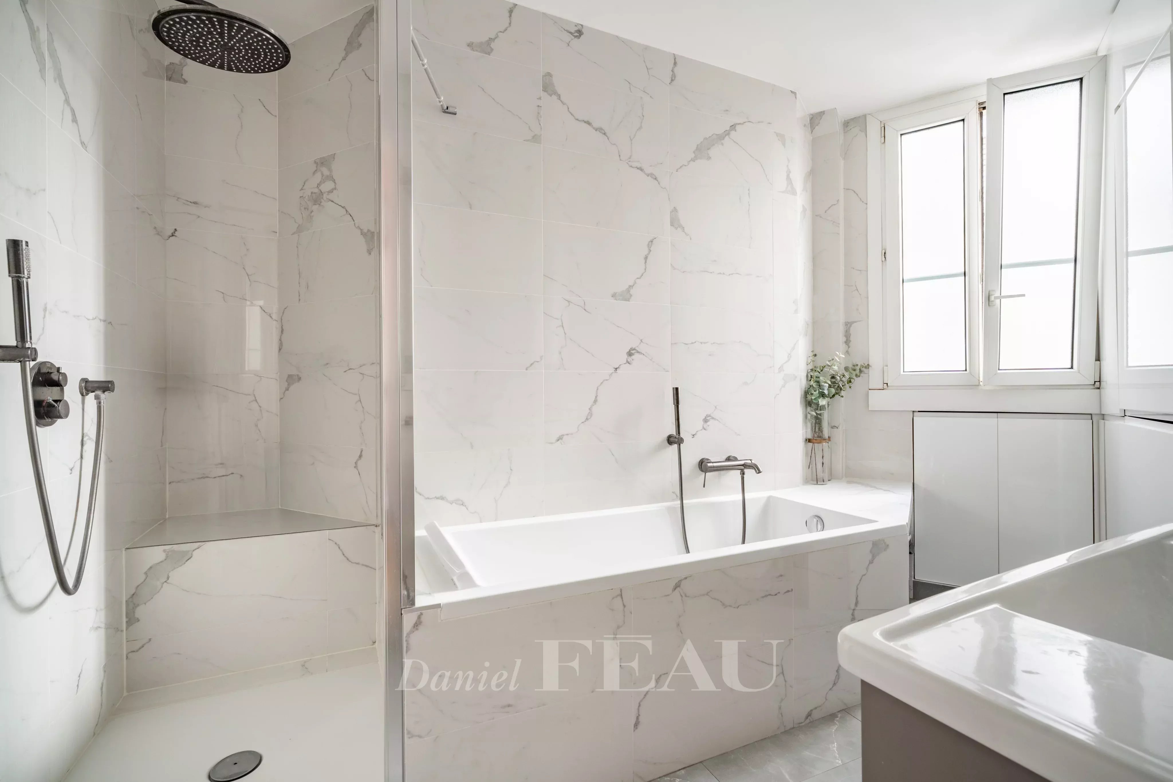 Sale Apartment Paris 16th