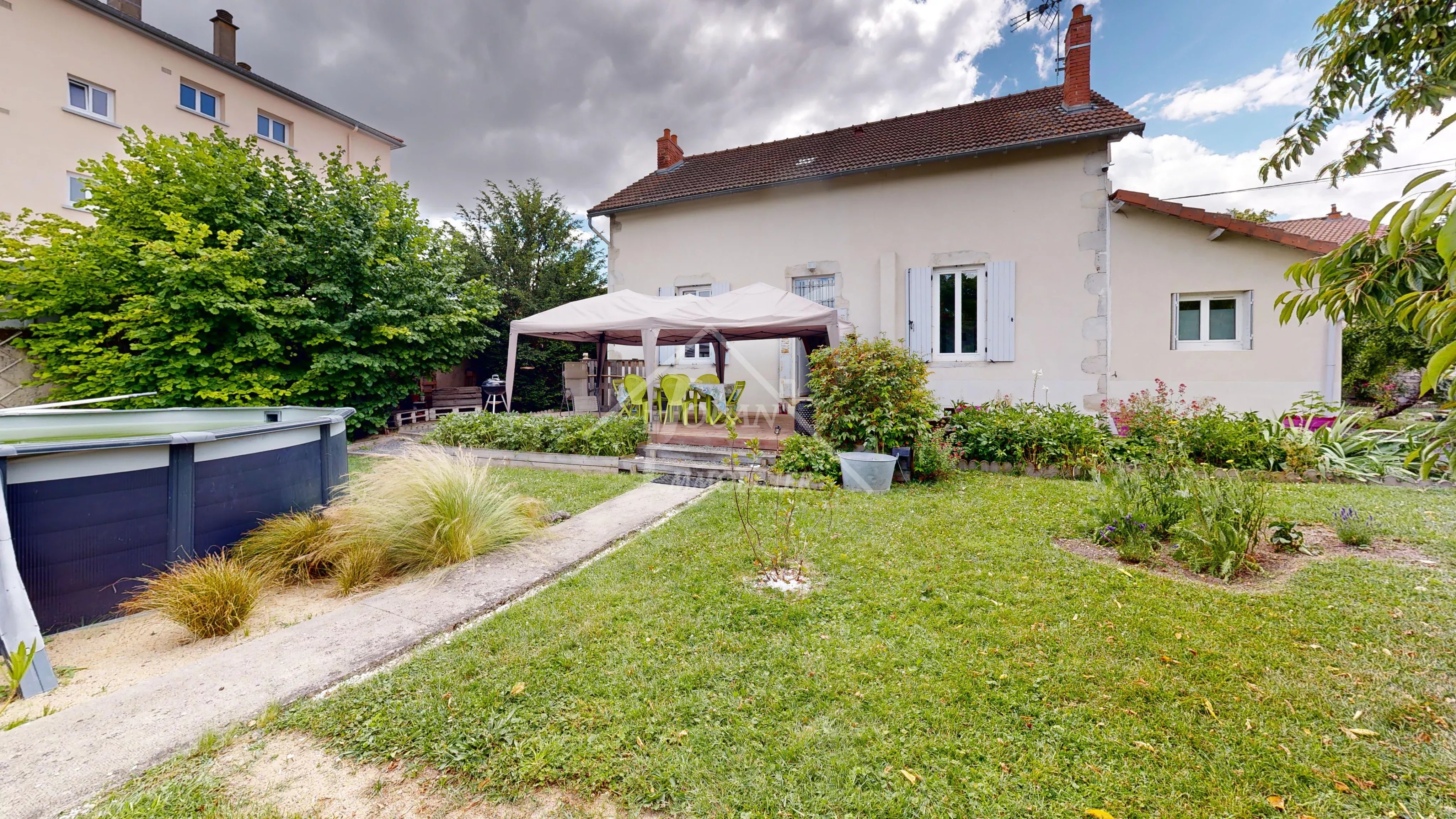 Maison familiale de 137 m² avec piscine à Gannat