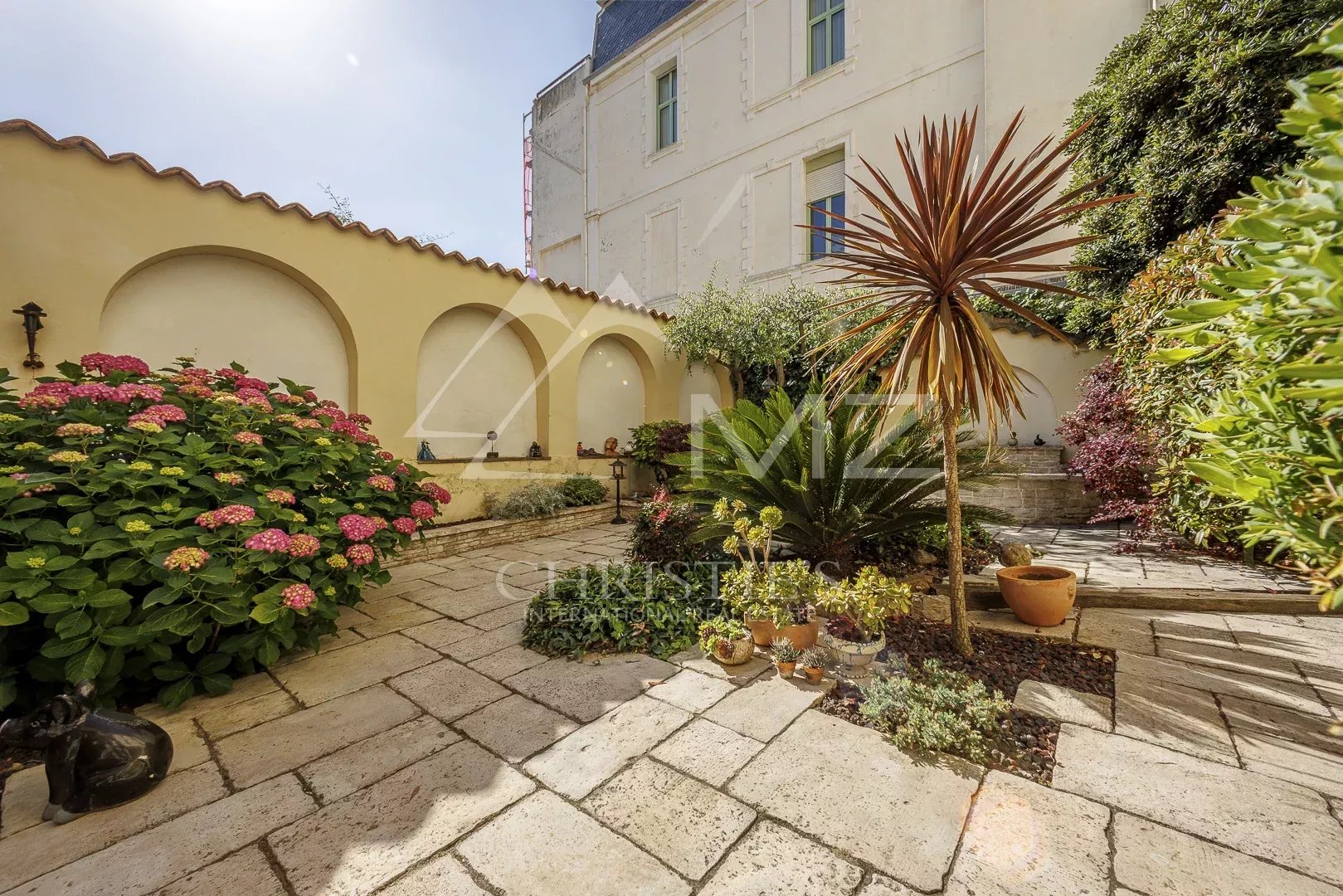 5 Bedroom Villa/Townhouse's Image 5