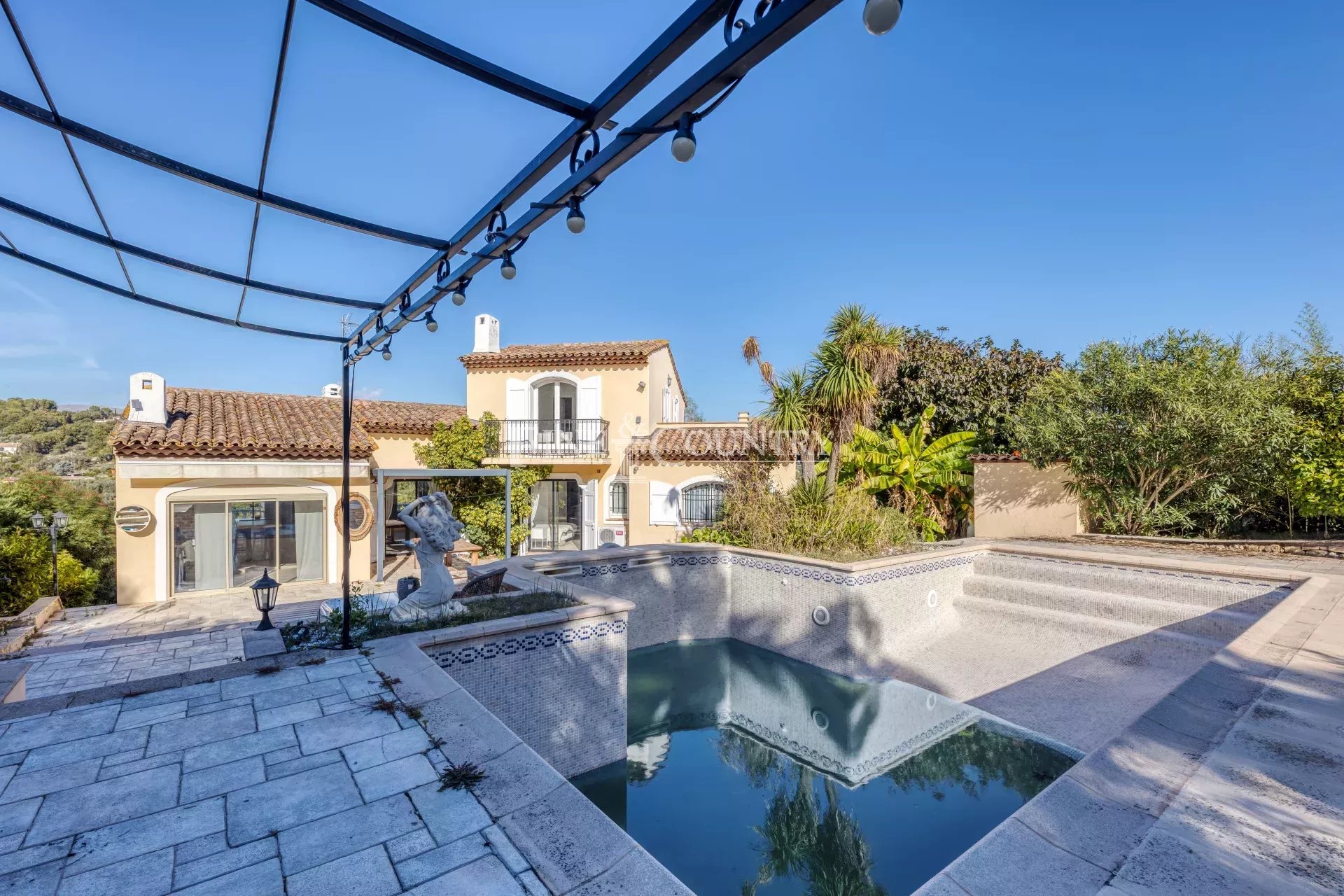 Photo of For sale  Villa in Valbonne - Panoramic view