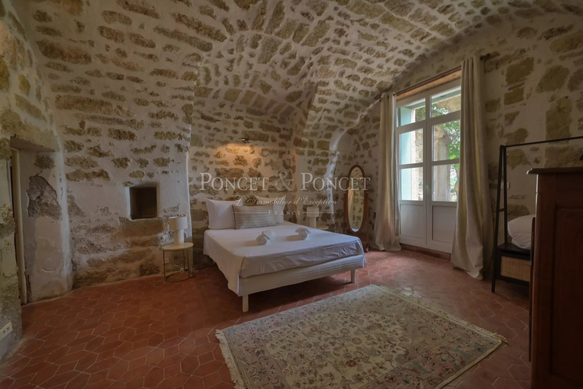 10 Bedroom Vineyard's Image 20