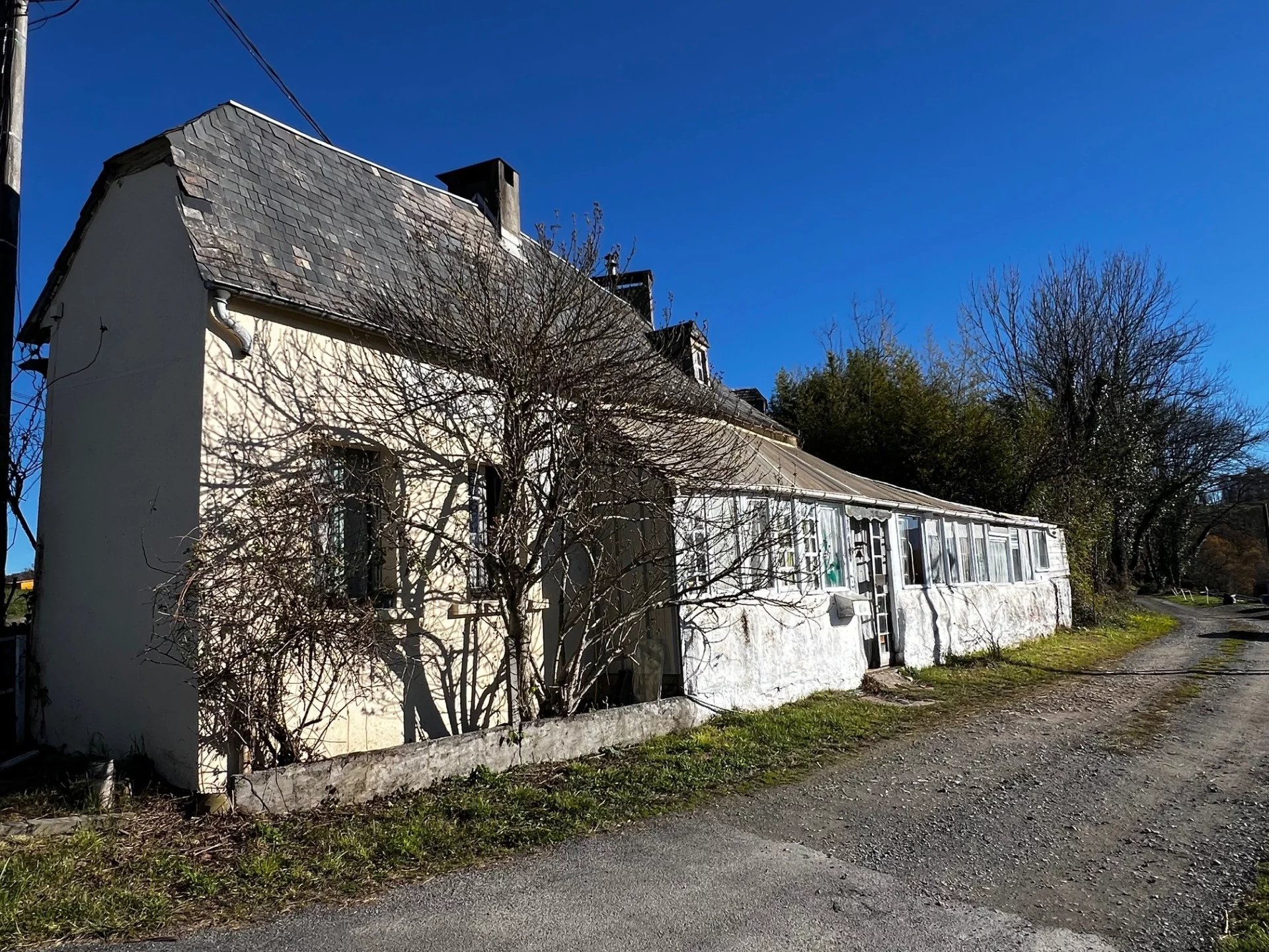 Maison bigourdane face aux Pyrénées
