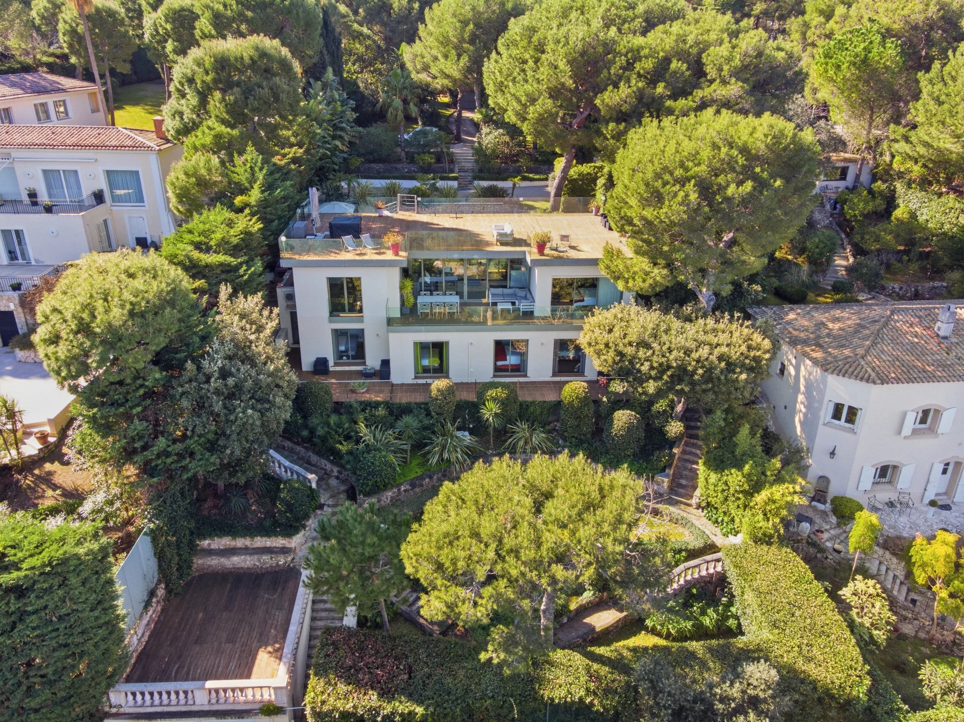 Modern 5-bedroom villa with open views and pool