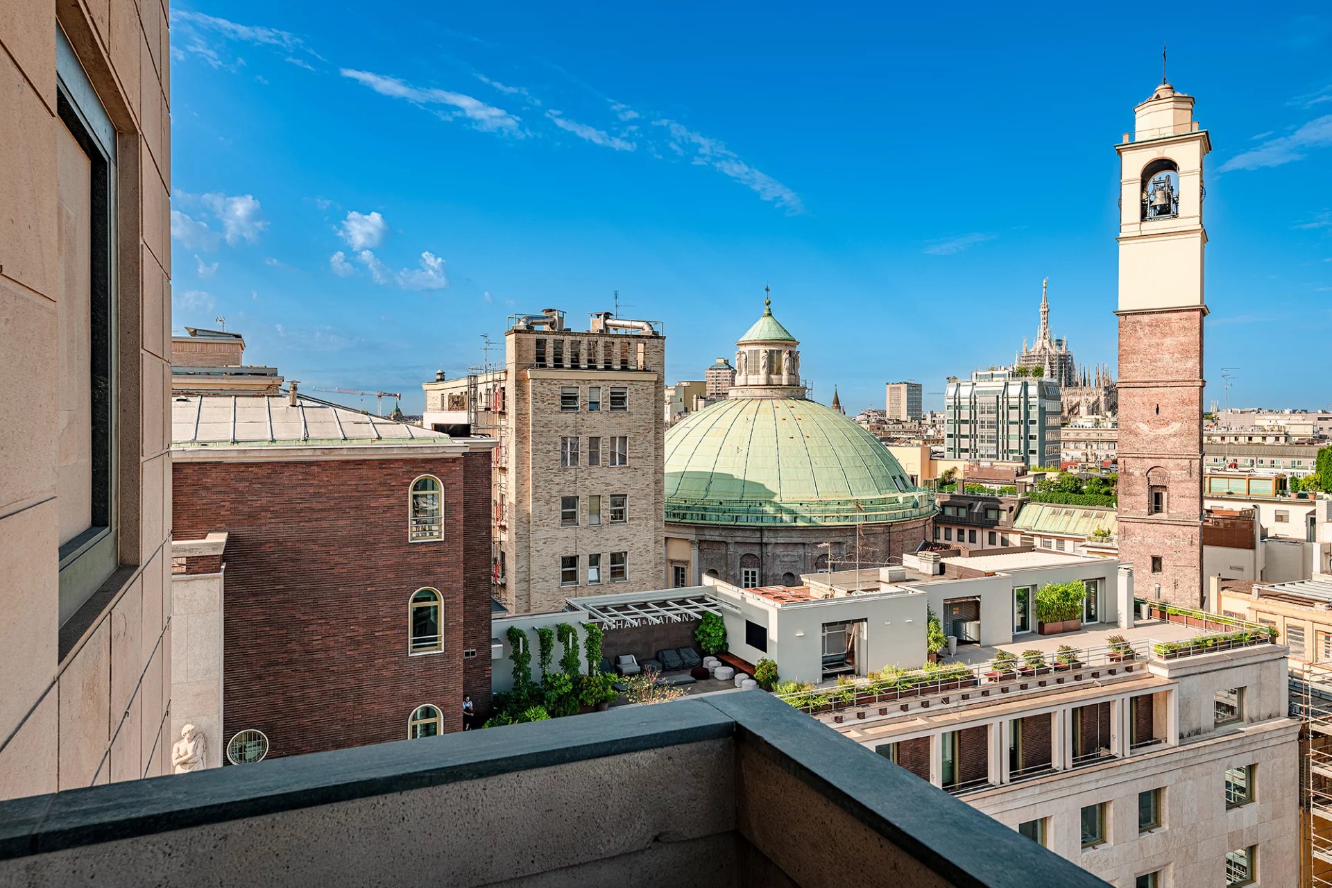 QUADRILATERO VIA MONTENAPOLEONE AREA