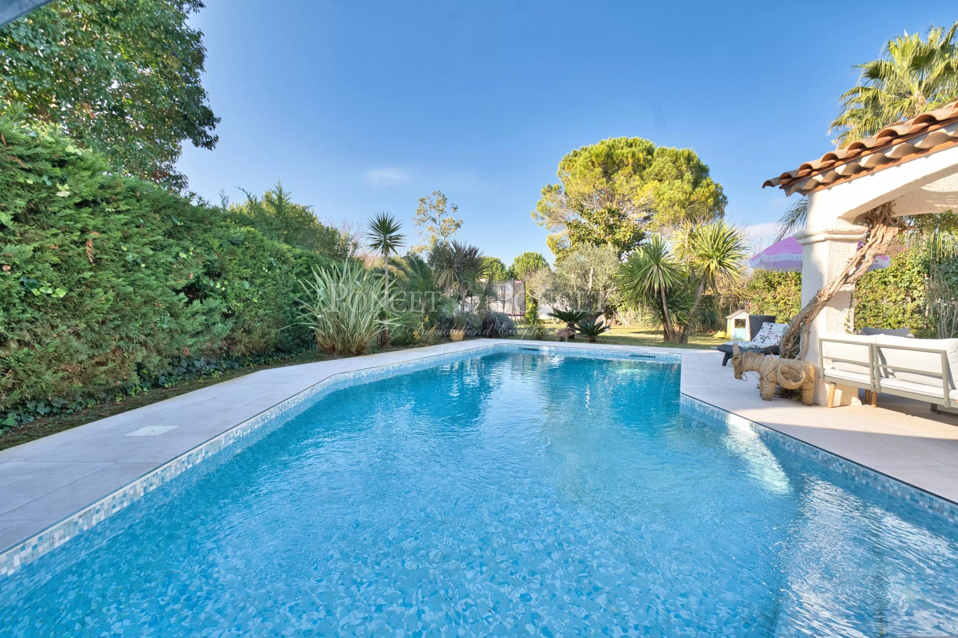 4 Bedroom Villa/Townhouse's Image 9
