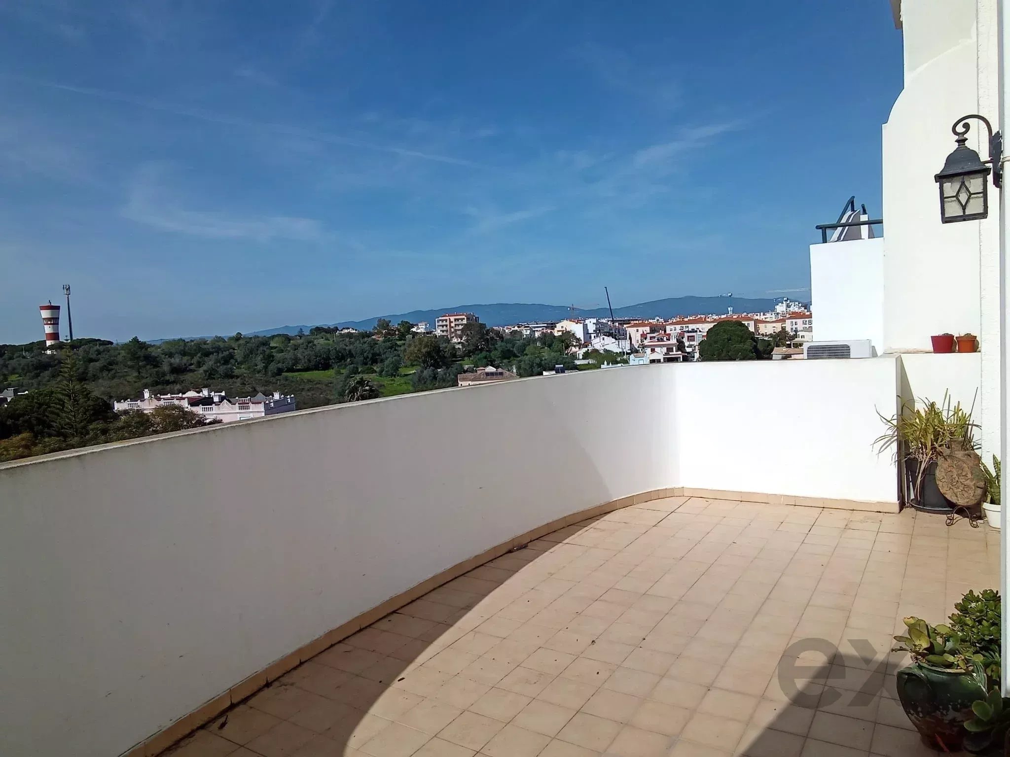 Converted T2 last floor apartment – Alvor, Portimão 8500-451 image 26