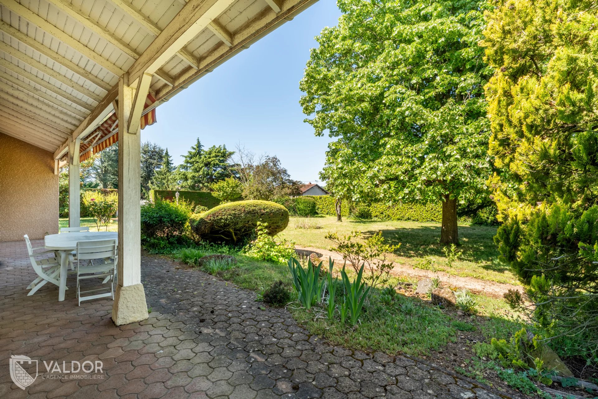 Maison de plain-pied climatisée à Saint-Bernard sur 909 m² de terrain plat