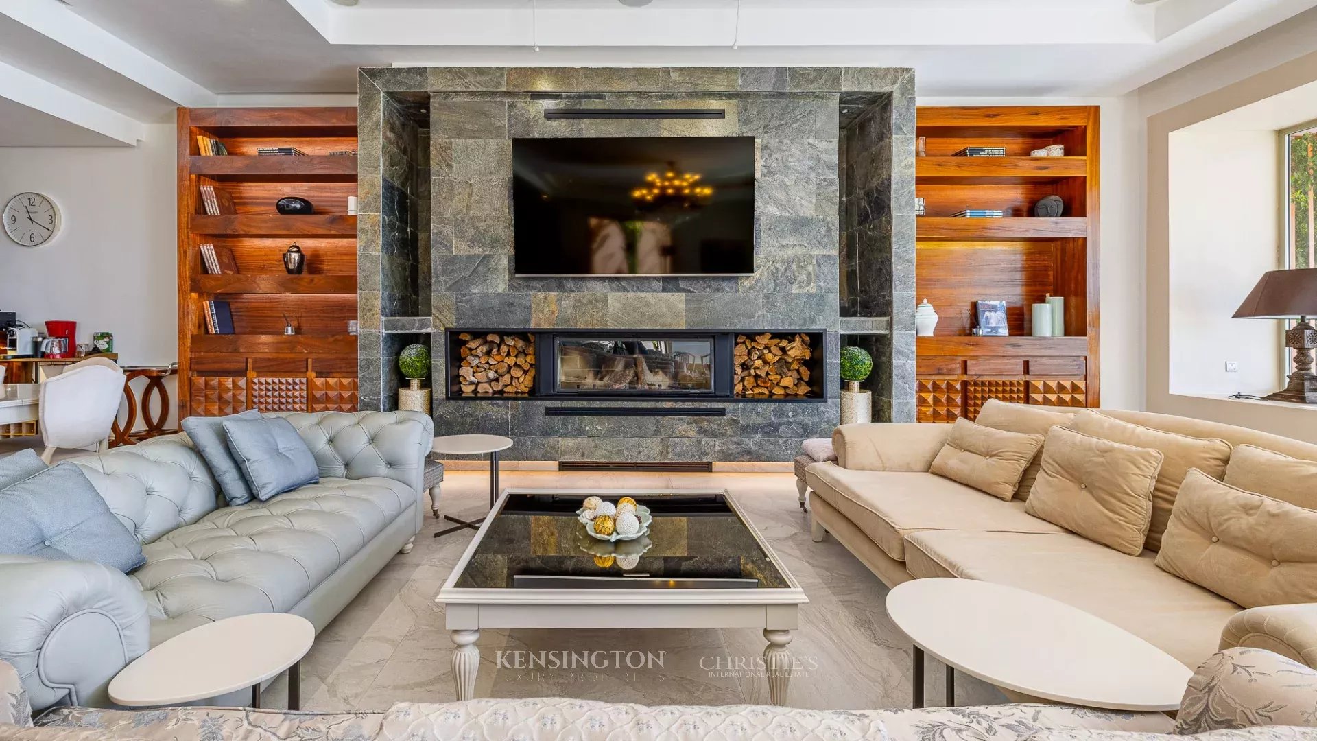 6 Bedroom Villa/Townhouse's Image 3