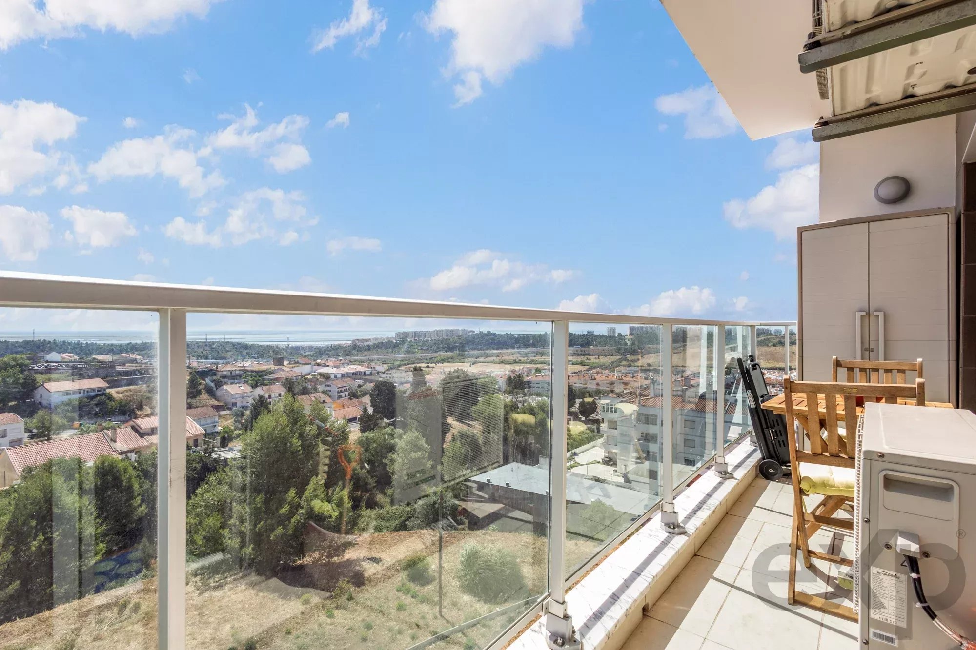 Amazing Two‑Bedroom Apartment with River View and Garage 87152839 image 15